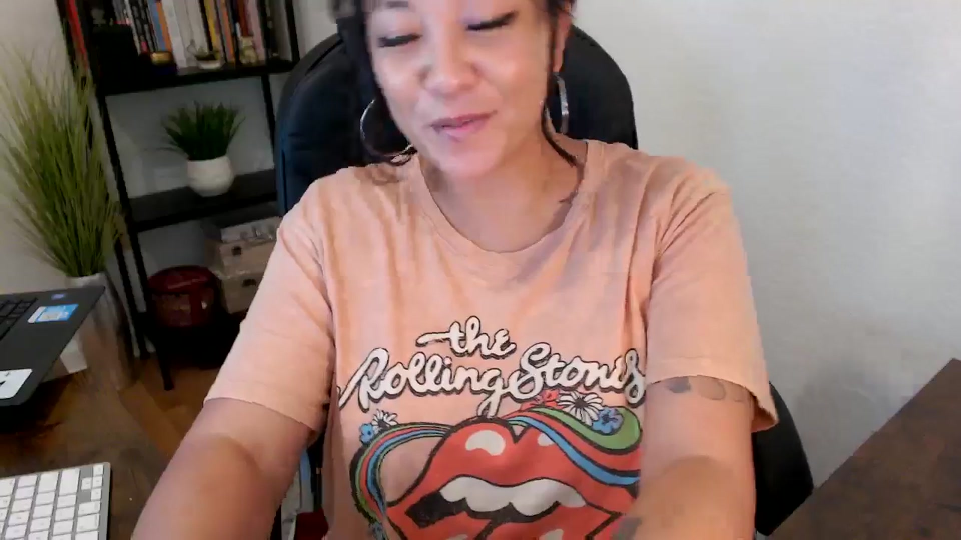 Gallery image thumbnail from MickaylaMinx's myfreecams stream on, 10/03/2024, 18:22 image 7 of 20