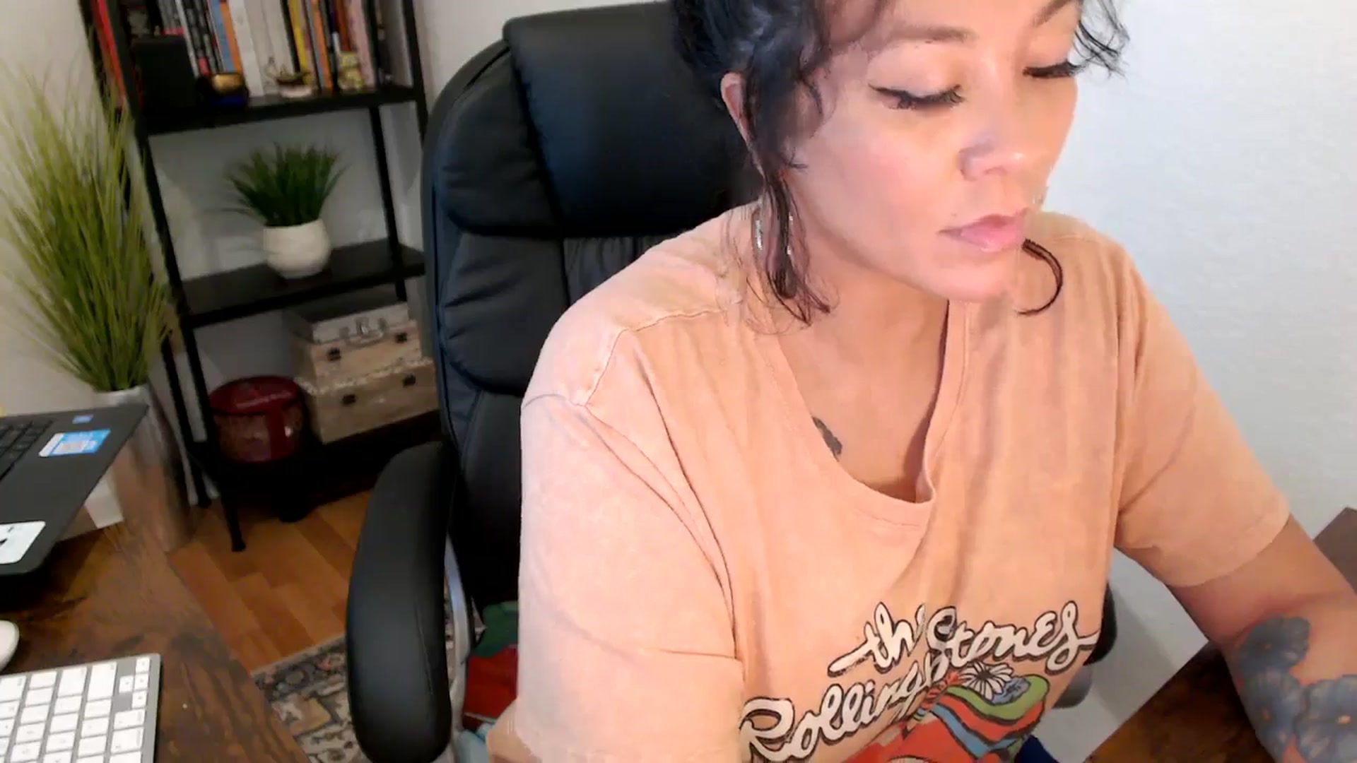 Gallery image thumbnail from MickaylaMinx's myfreecams stream on, 10/03/2024, 18:22 image 15 of 20