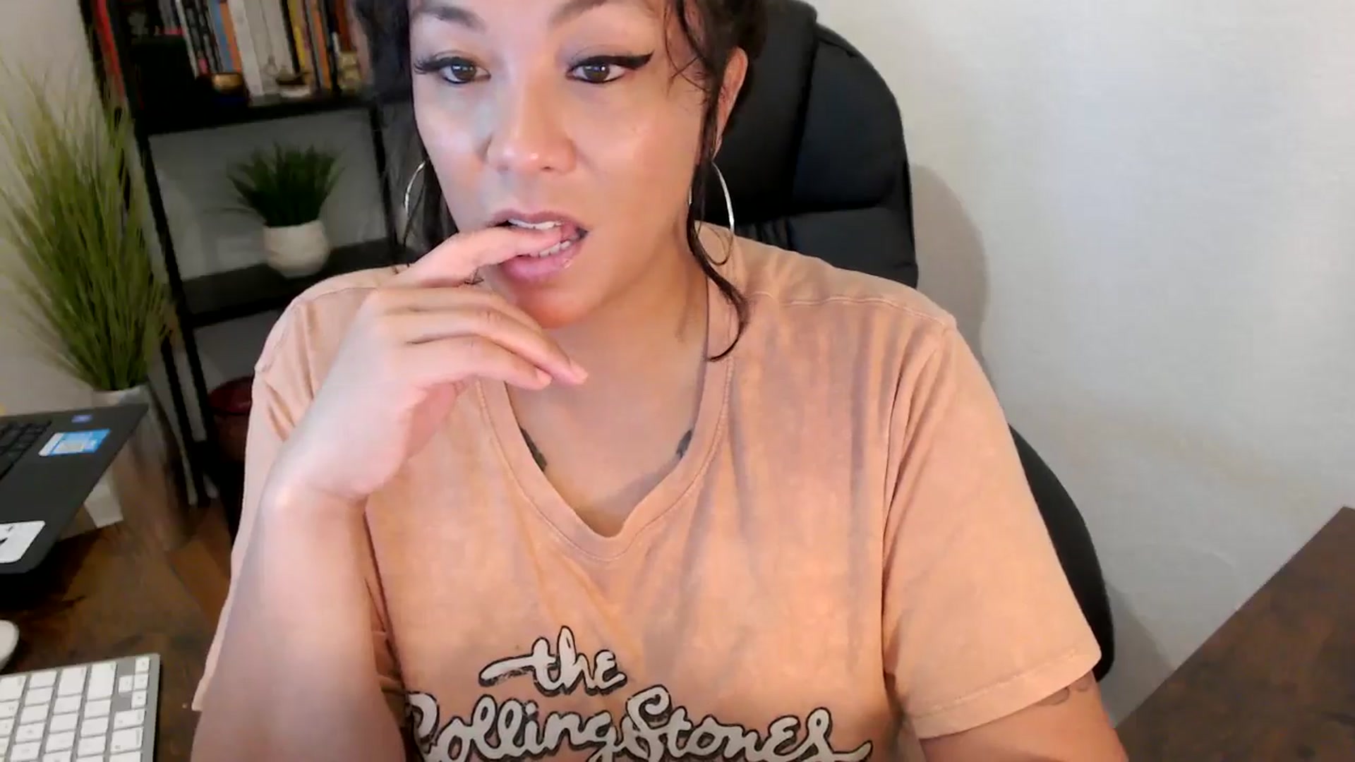 Gallery image thumbnail from MickaylaMinx's myfreecams stream on, 10/03/2024, 18:22 image 13 of 20