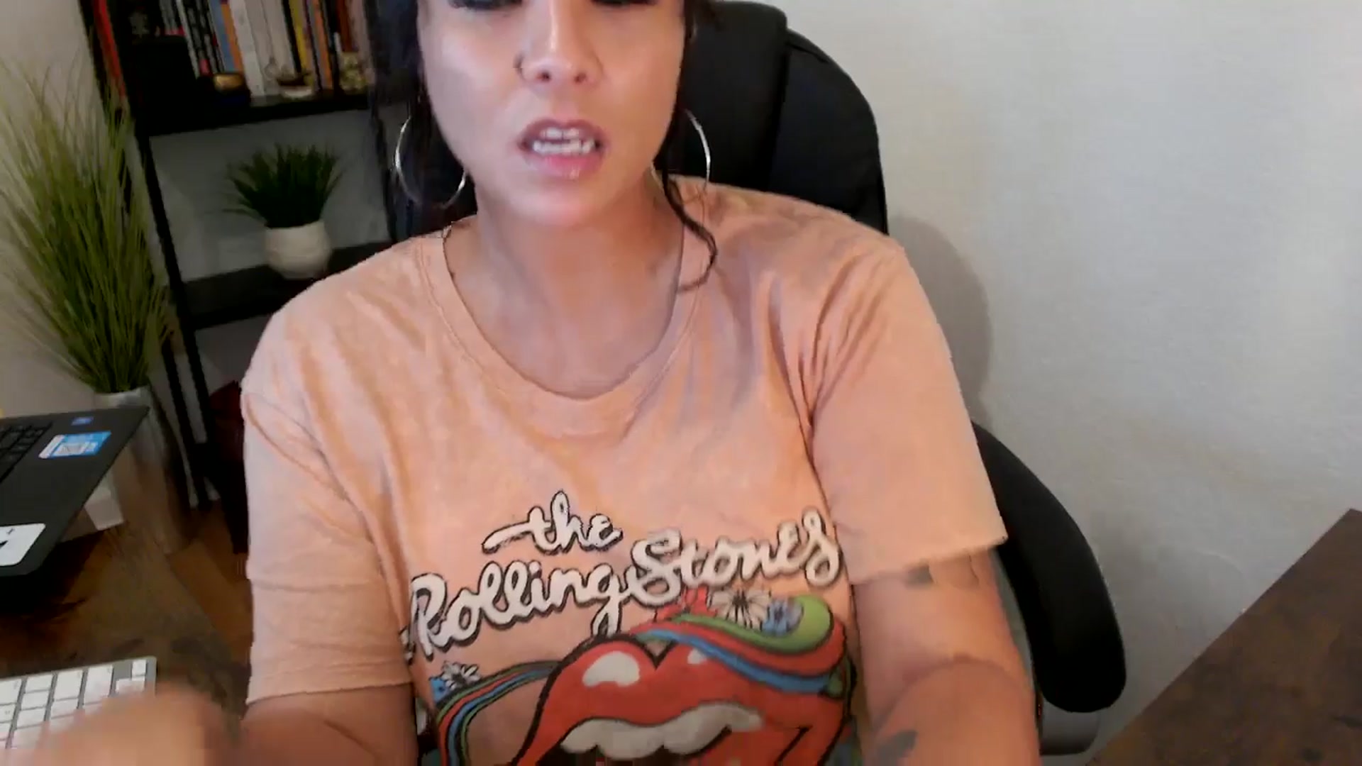 Gallery image thumbnail from MickaylaMinx's myfreecams stream on, 10/03/2024, 18:22 image 8 of 20