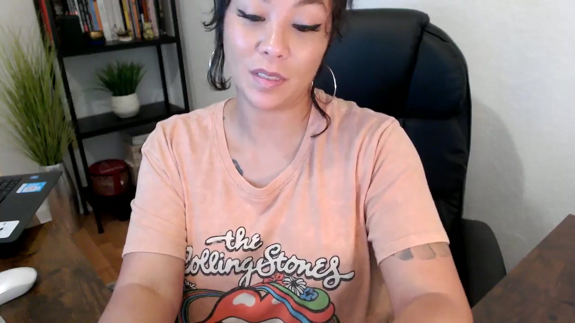Gallery image thumbnail from MickaylaMinx's myfreecams stream on, 10/03/2024, 19:05 image 15 of 20