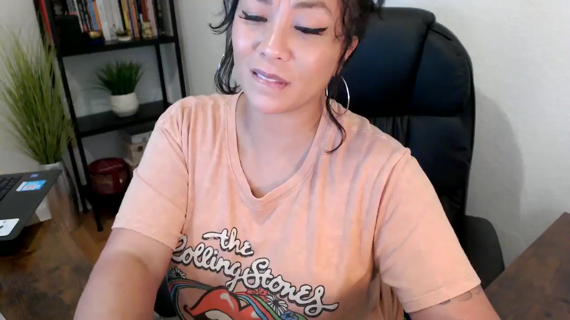Gallery image thumbnail from MickaylaMinx's myfreecams stream on, 10/03/2024, 19:05 image 16 of 20