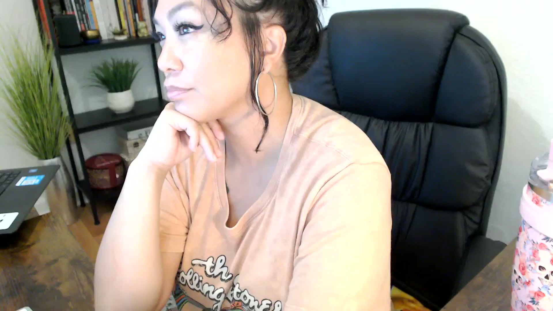 Gallery image thumbnail from MickaylaMinx's myfreecams stream on, 10/03/2024, 19:05 image 7 of 20