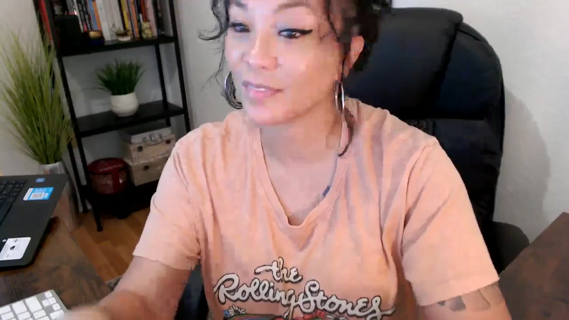 Gallery image thumbnail from MickaylaMinx's myfreecams stream on, 10/03/2024, 19:37 image 17 of 20