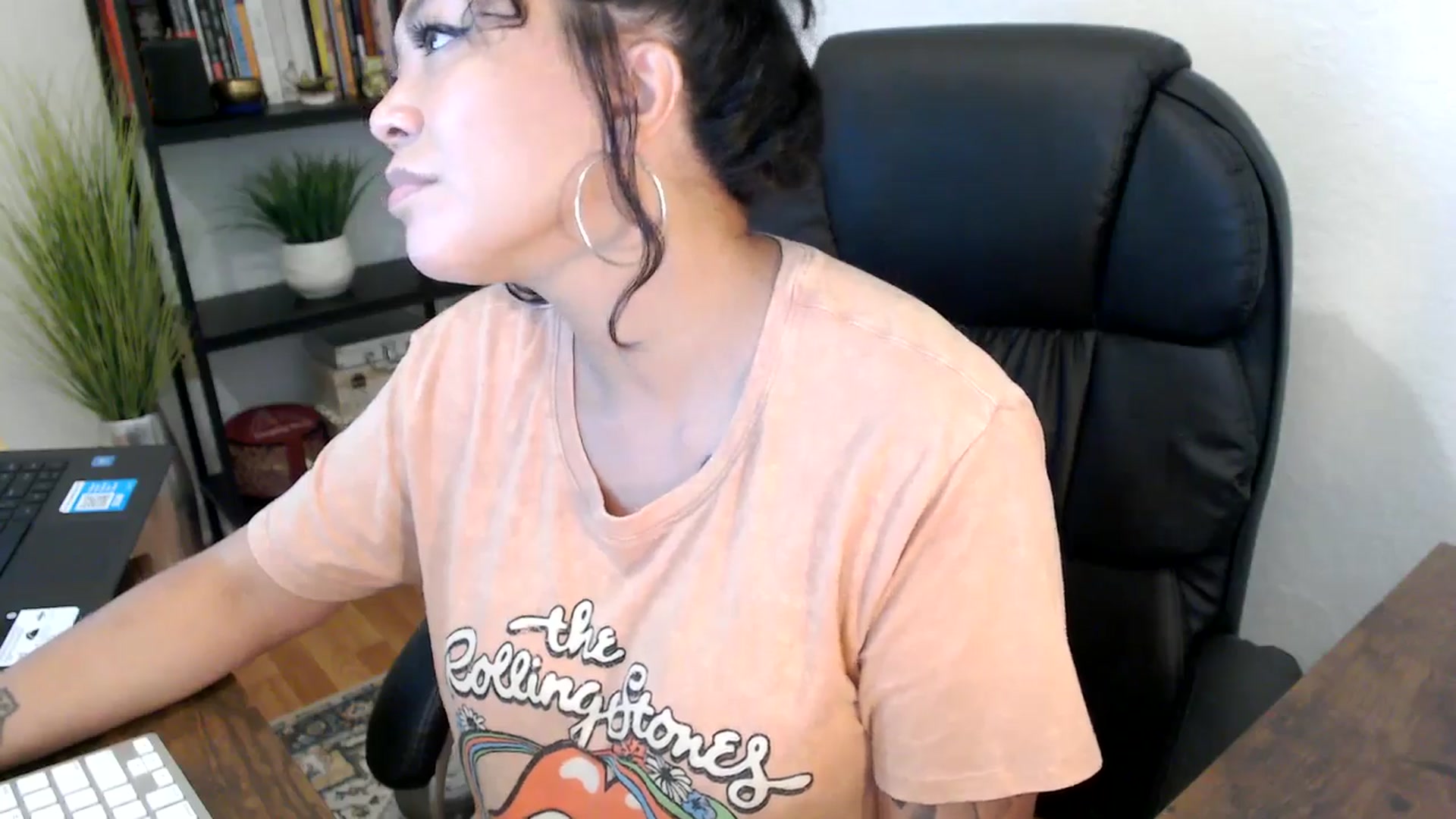 Gallery image thumbnail from MickaylaMinx's myfreecams stream on, 10/03/2024, 19:37 image 7 of 20