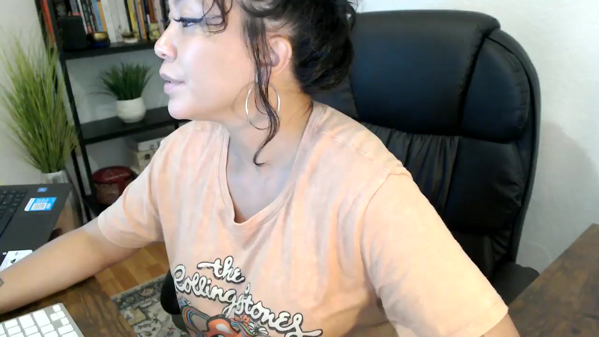 Gallery image thumbnail from MickaylaMinx's myfreecams stream on, 10/03/2024, 19:37 image 11 of 20
