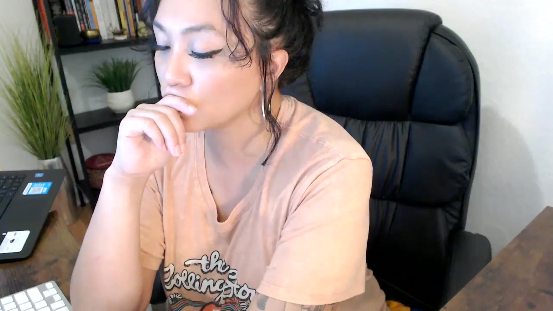 Gallery image thumbnail from MickaylaMinx's myfreecams stream on, 10/03/2024, 19:37 image 15 of 20