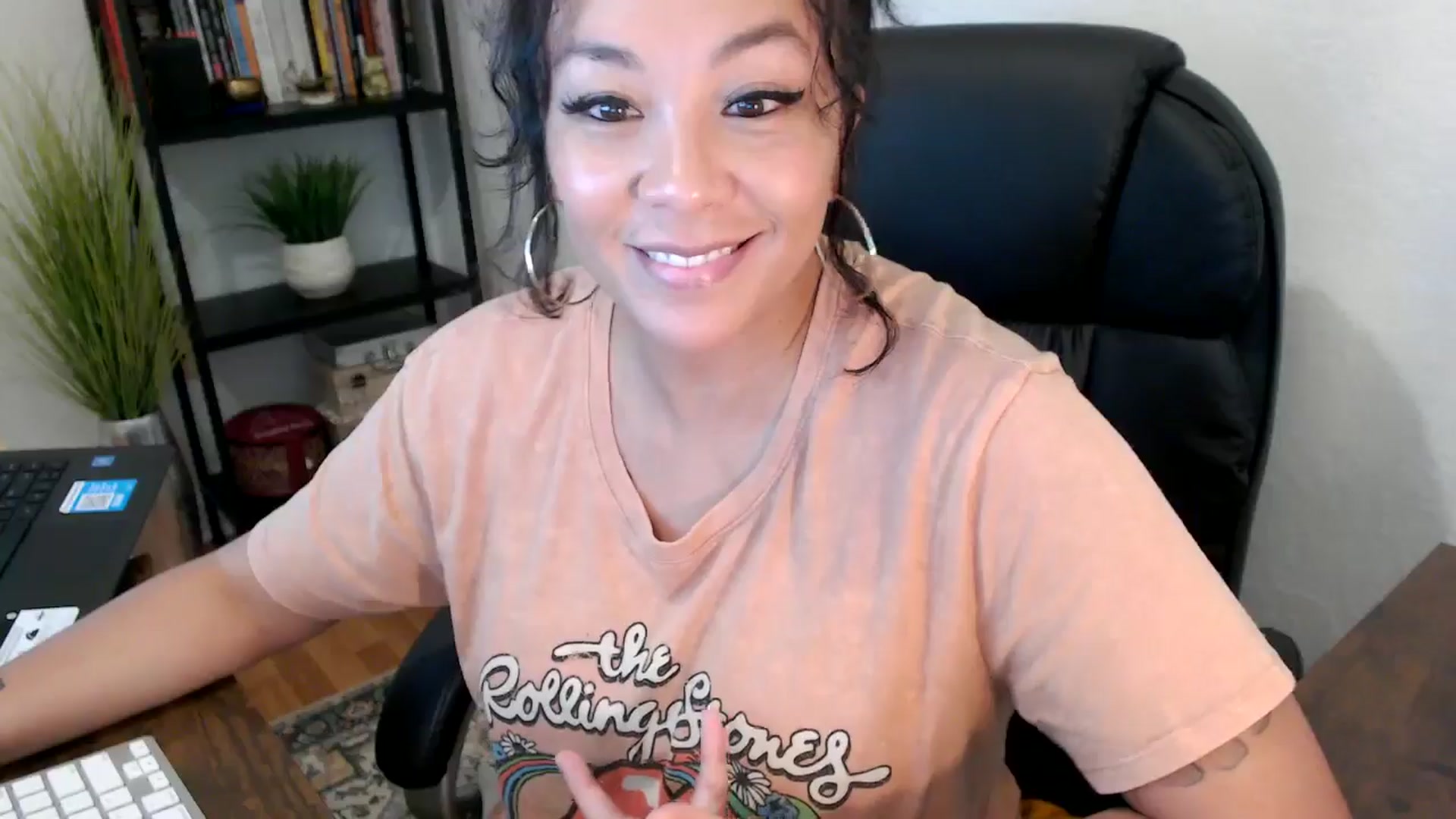 Gallery image thumbnail from MickaylaMinx's myfreecams stream on, 10/03/2024, 19:37 image 10 of 20