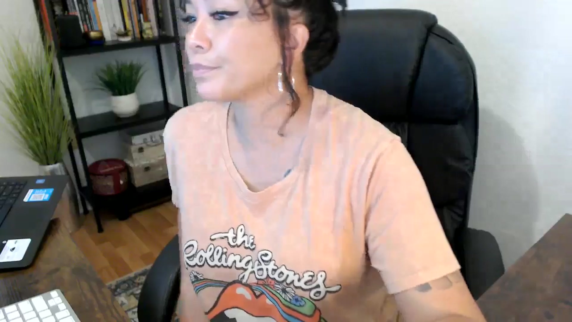 Gallery image thumbnail from MickaylaMinx's myfreecams stream on, 10/03/2024, 19:37 image 12 of 20