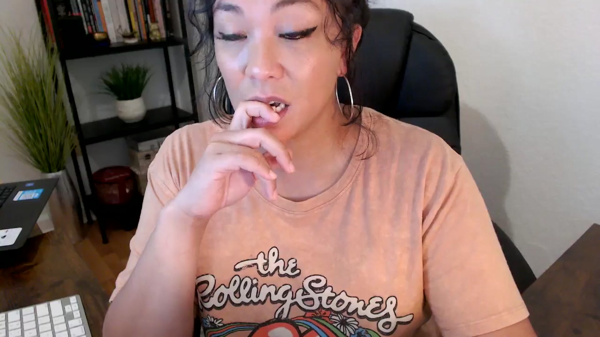 Gallery image thumbnail from MickaylaMinx's myfreecams stream on, 10/03/2024, 20:44 image 17 of 20