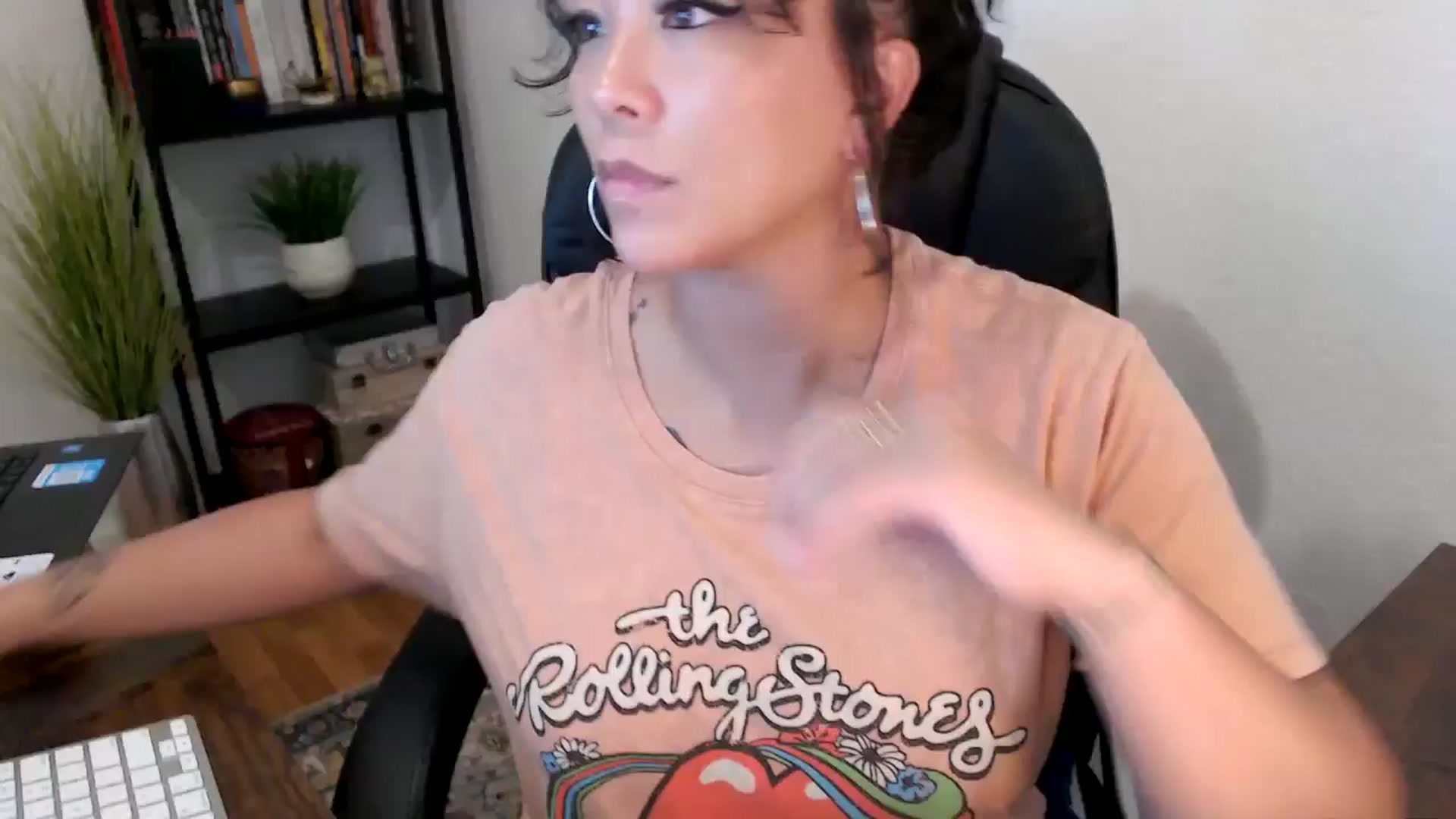 Gallery image thumbnail from MickaylaMinx's myfreecams stream on, 10/03/2024, 20:44 image 10 of 20