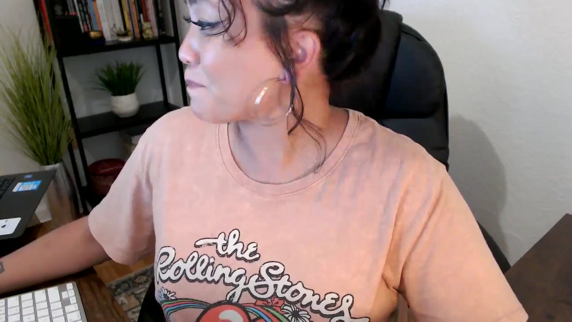 Gallery image thumbnail from MickaylaMinx's myfreecams stream on, 10/03/2024, 20:44 image 16 of 20