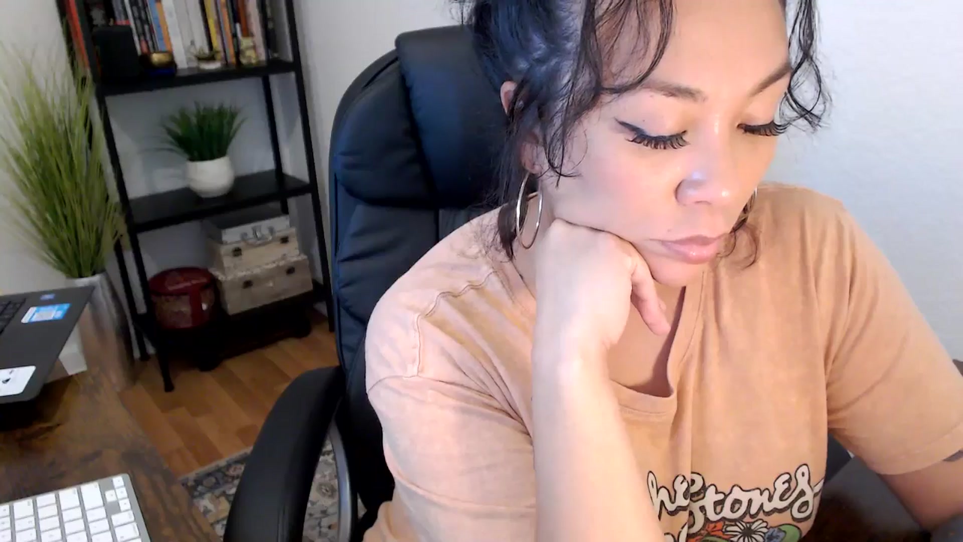 Gallery image thumbnail from MickaylaMinx's myfreecams stream on, 10/03/2024, 20:44 image 7 of 20
