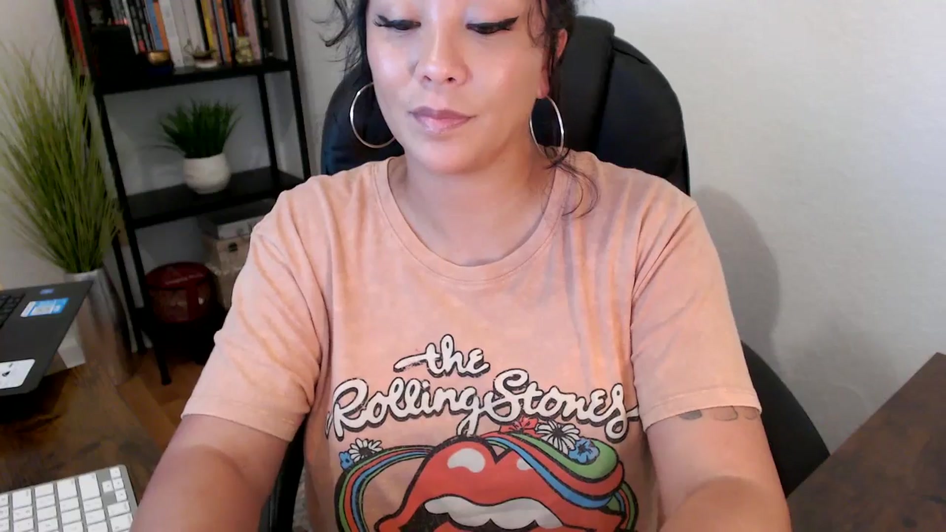 Gallery image thumbnail from MickaylaMinx's myfreecams stream on, 10/03/2024, 20:44 image 13 of 20
