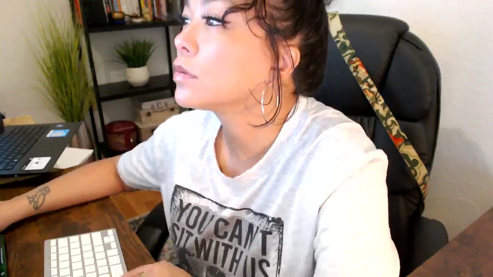 Gallery image thumbnail from MickaylaMinx's myfreecams stream on, 10/04/2024, 15:19 image 9 of 20