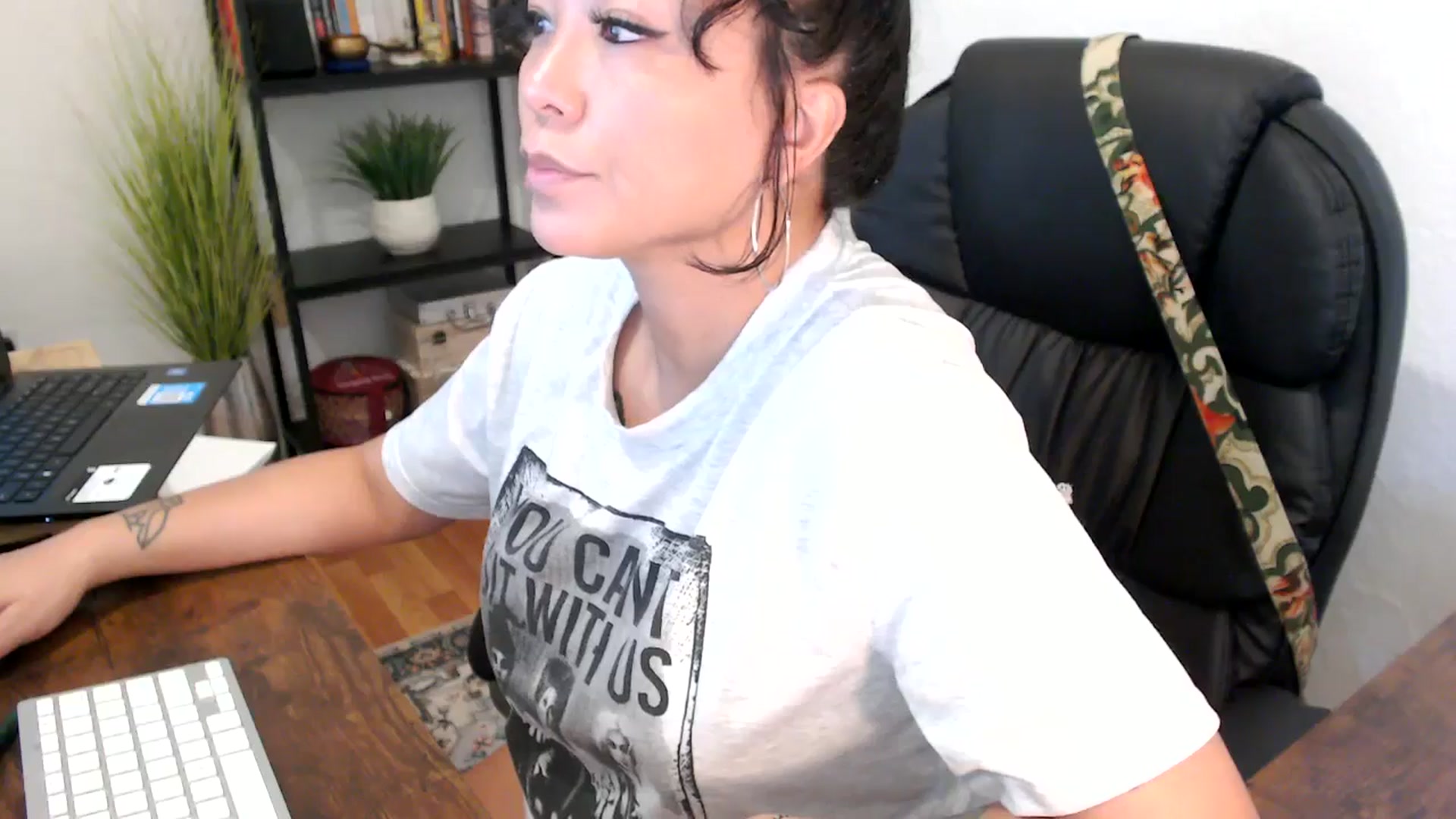 Gallery image thumbnail from MickaylaMinx's myfreecams stream on, 10/04/2024, 16:03 image 12 of 20