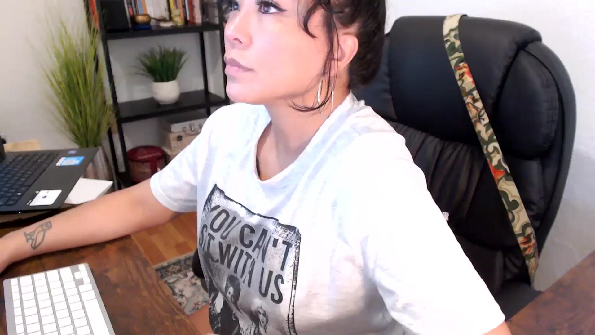 Gallery image thumbnail from MickaylaMinx's myfreecams stream on, 10/04/2024, 16:03 image 18 of 20