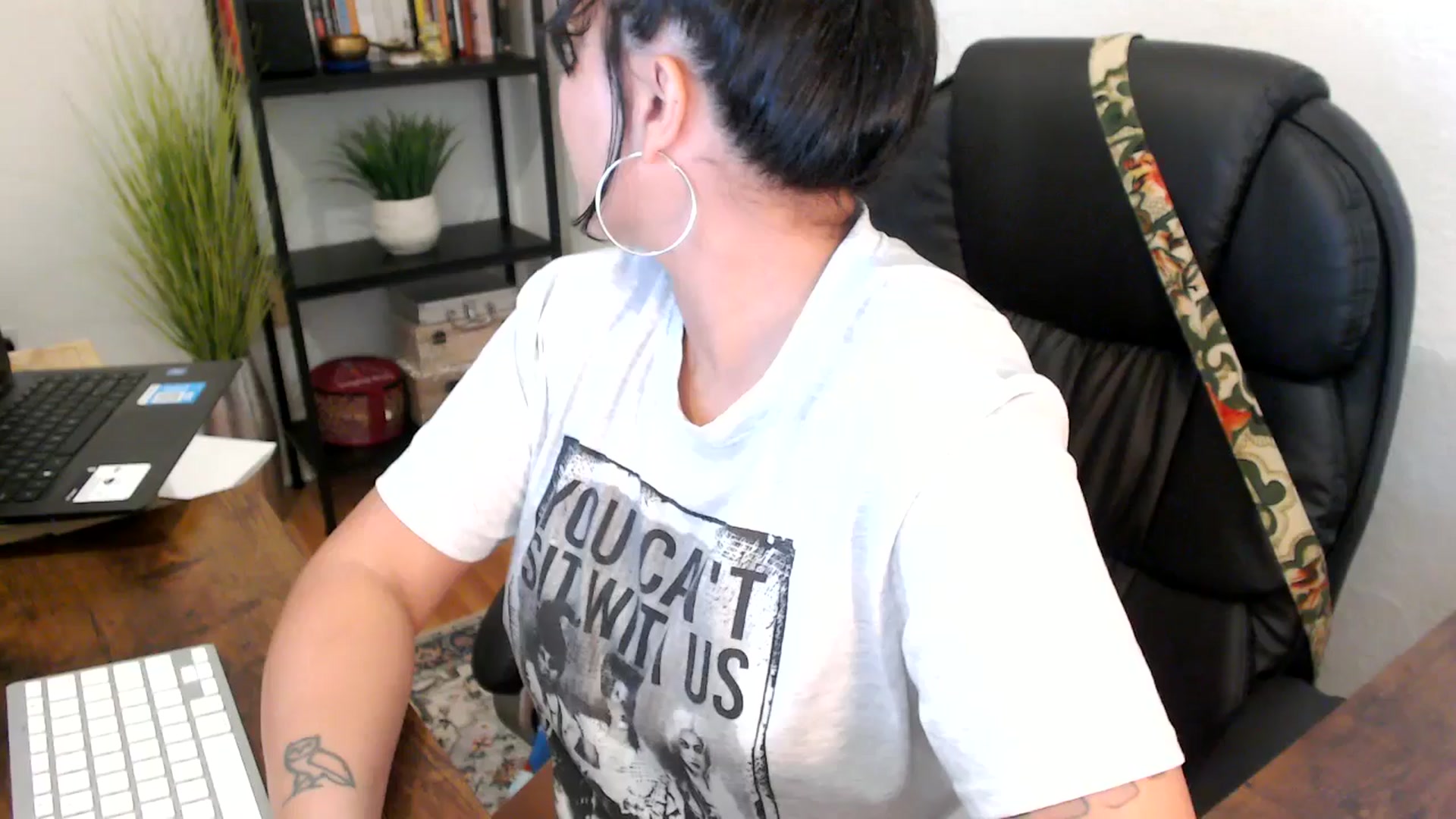 Gallery image thumbnail from MickaylaMinx's myfreecams stream on, 10/04/2024, 16:46 image 13 of 20