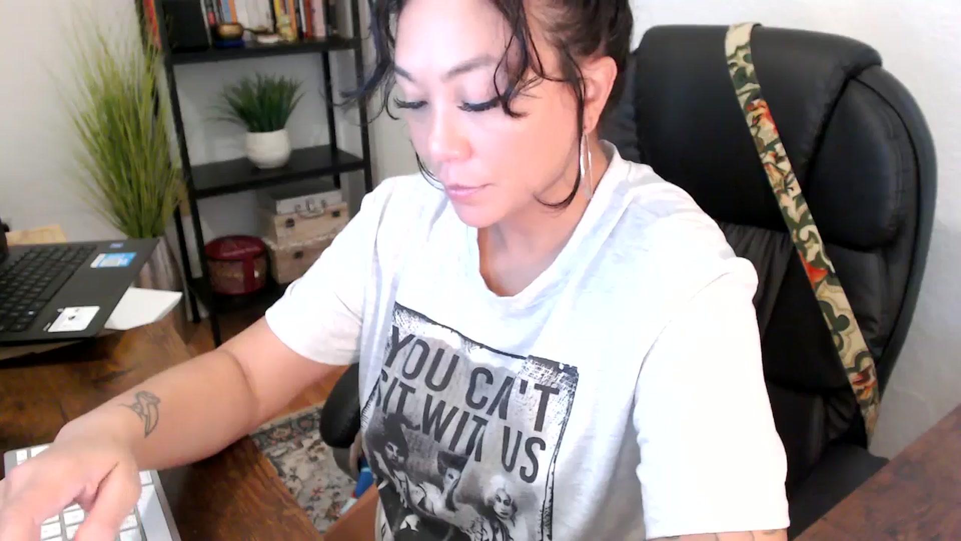 Gallery image thumbnail from MickaylaMinx's myfreecams stream on, 10/04/2024, 16:46 image 9 of 20