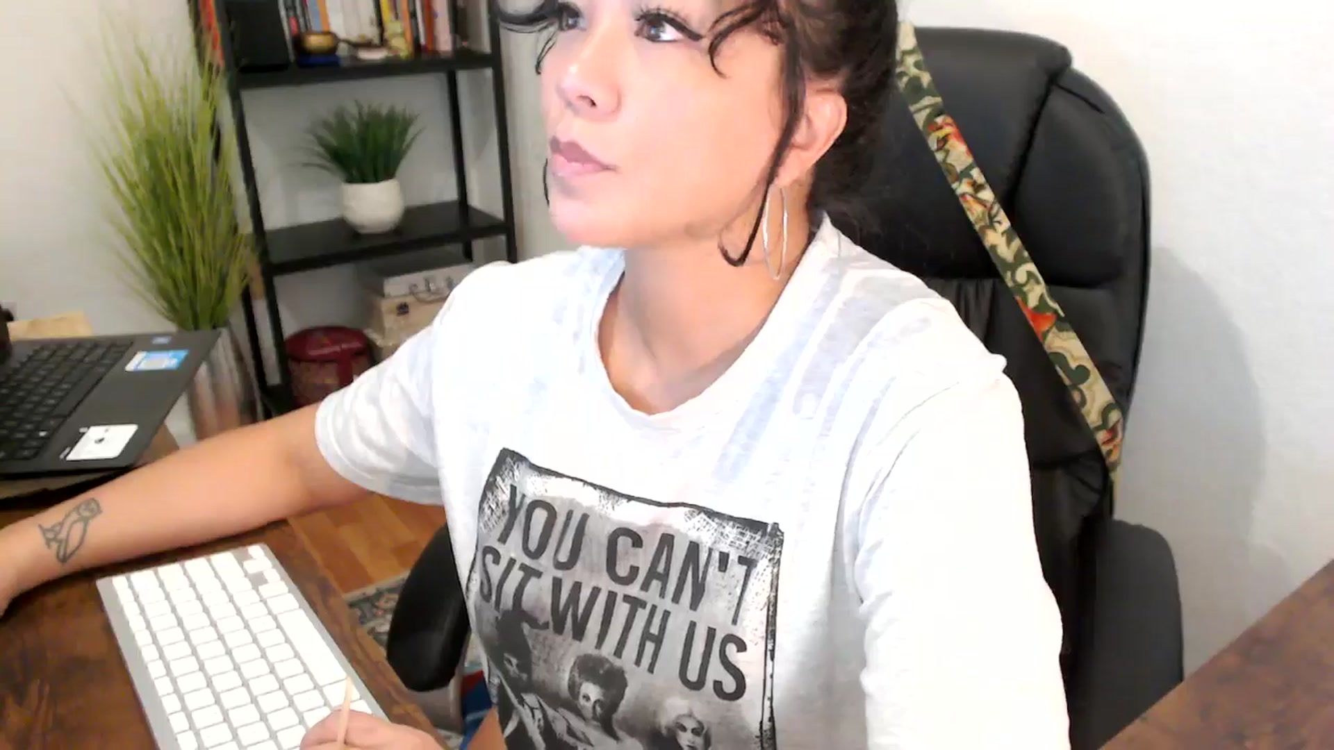 Gallery image thumbnail from MickaylaMinx's myfreecams stream on, 10/04/2024, 17:55 image 18 of 20