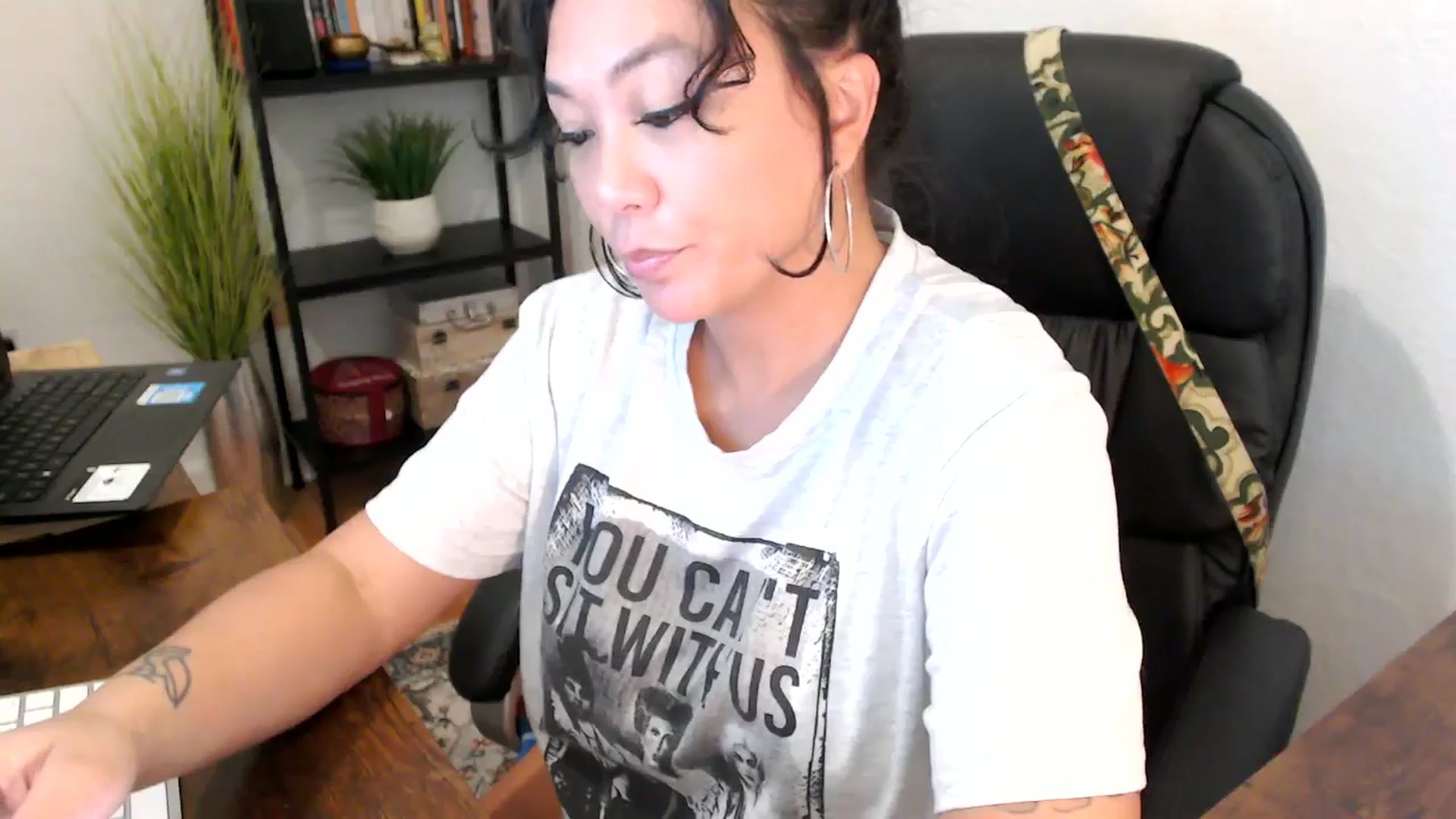 Gallery image thumbnail from MickaylaMinx's myfreecams stream on, 10/04/2024, 17:55 image 15 of 20