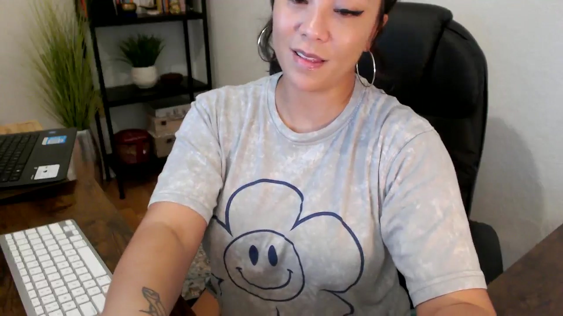 Gallery image thumbnail from MickaylaMinx's myfreecams stream on, 10/07/2024, 15:33 image 11 of 20