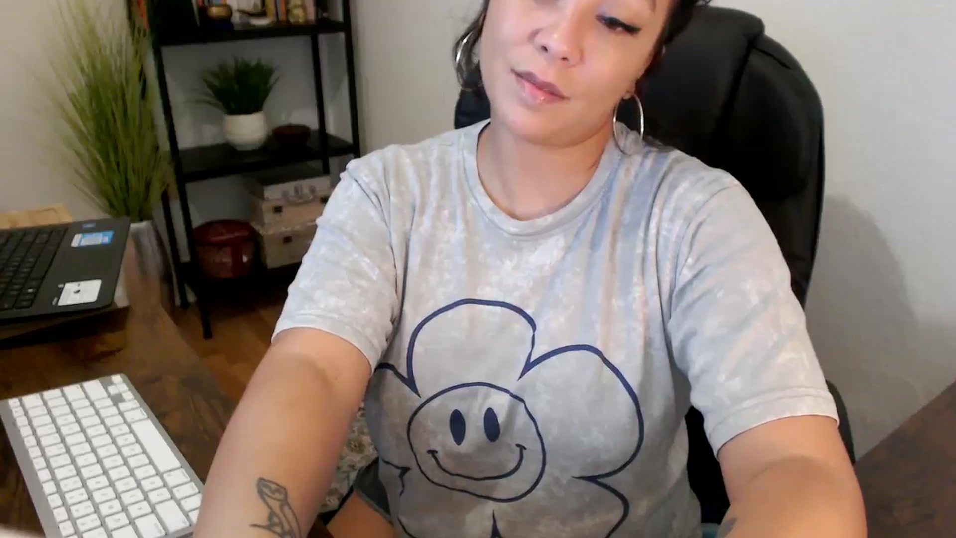 Gallery image thumbnail from MickaylaMinx's myfreecams stream on, 10/07/2024, 15:33 image 12 of 20
