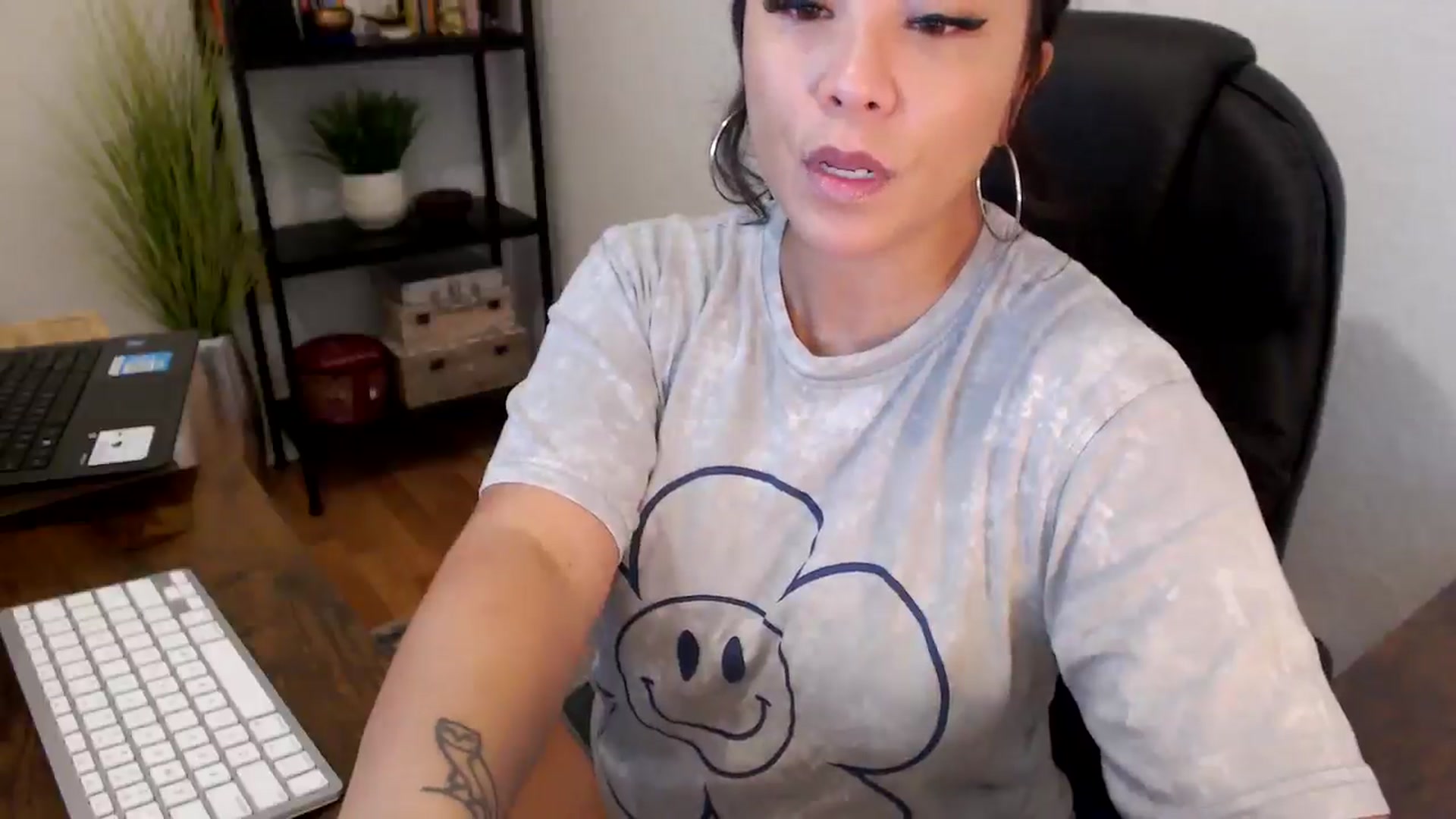 Gallery image thumbnail from MickaylaMinx's myfreecams stream on, 10/07/2024, 15:33 image 8 of 20