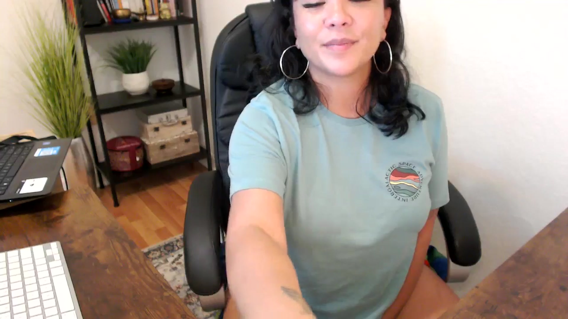 Gallery image thumbnail from MickaylaMinx's myfreecams stream on, 10/08/2024, 17:04 image 18 of 20