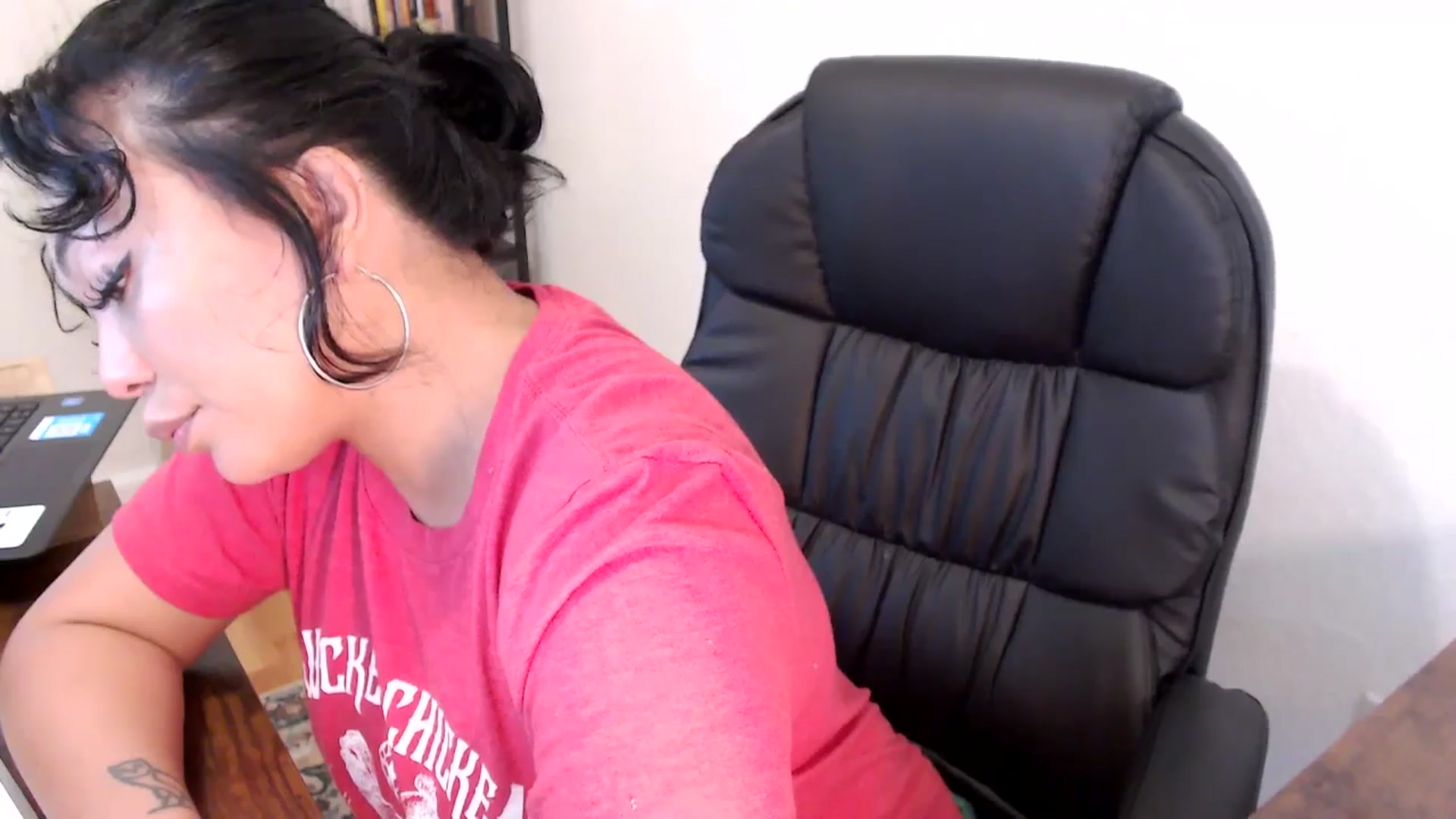 Gallery image thumbnail from MickaylaMinx's myfreecams stream on, 10/09/2024, 16:17 image 16 of 20
