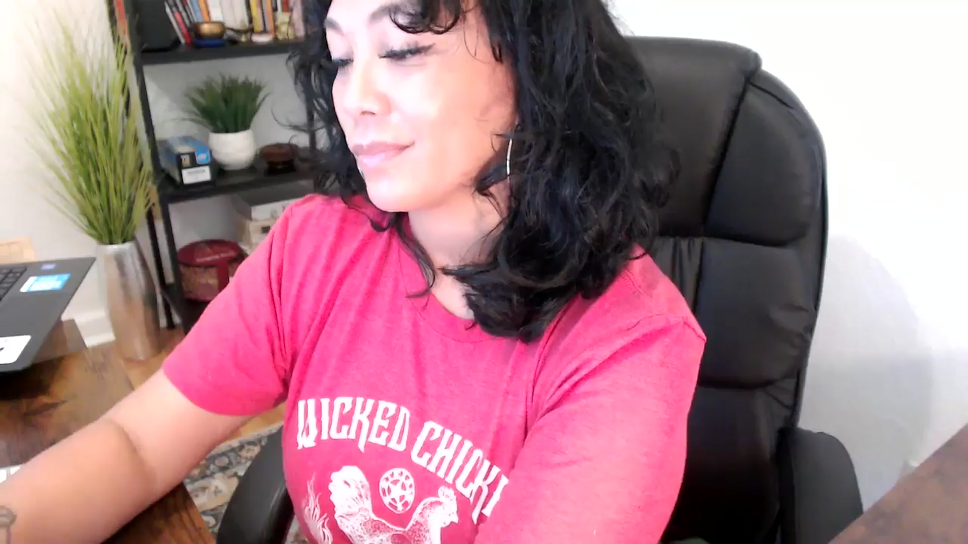 Gallery image thumbnail from MickaylaMinx's myfreecams stream on, 10/09/2024, 17:31 image 10 of 20