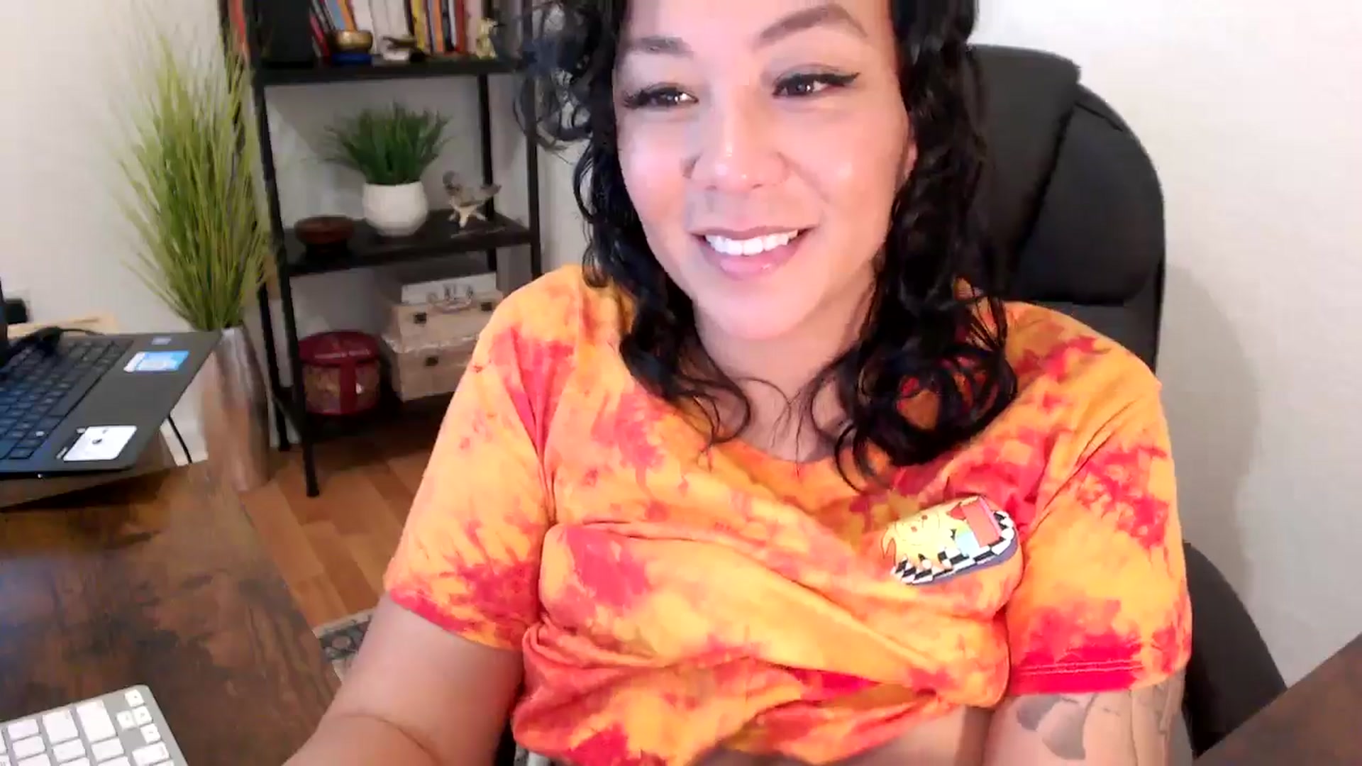 Gallery image thumbnail from MickaylaMinx's myfreecams stream on, 10/12/2024, 18:07 image 4 of 20