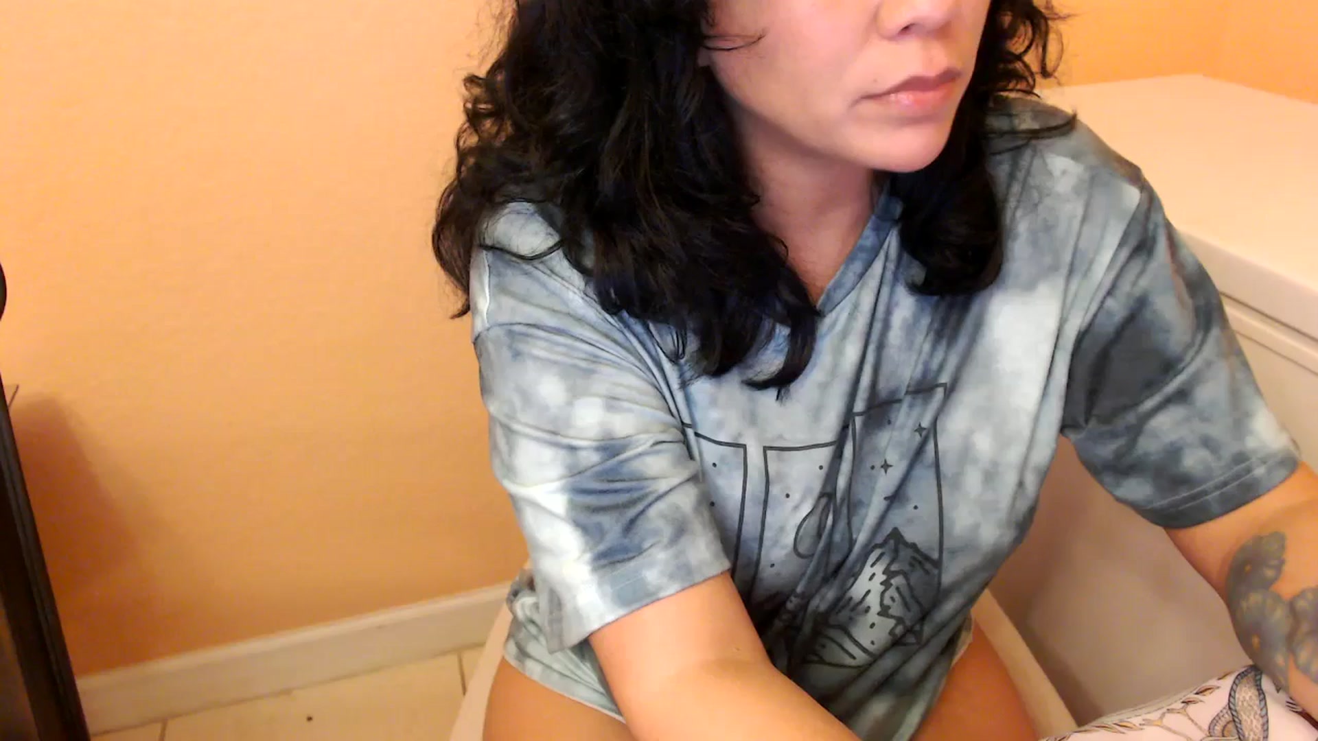 Gallery image thumbnail from MickaylaMinx's myfreecams stream on, 10/13/2024, 22:18 image 10 of 20