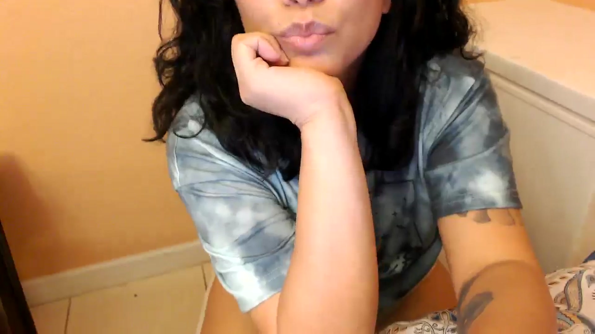 Gallery image thumbnail from MickaylaMinx's myfreecams stream on, 10/13/2024, 22:18 image 9 of 20