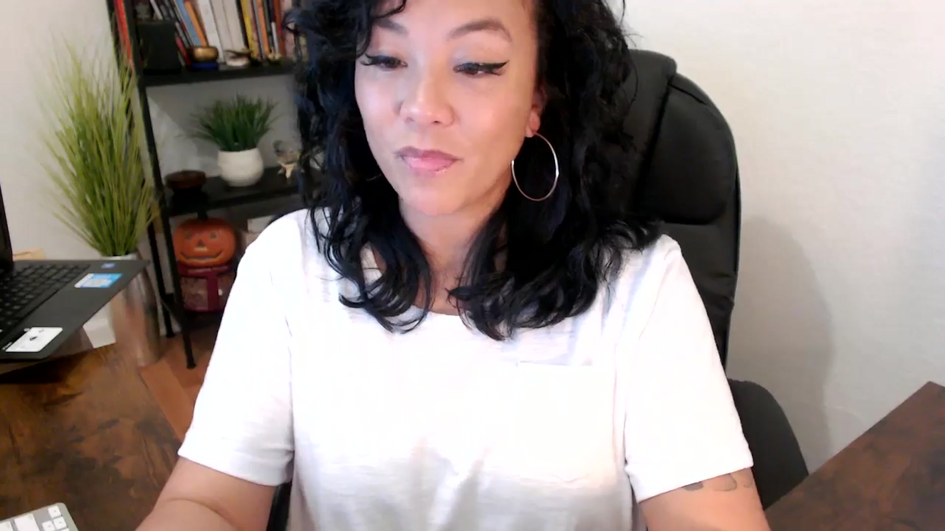 Gallery image thumbnail from MickaylaMinx's myfreecams stream on, 10/14/2024, 15:58 image 18 of 20