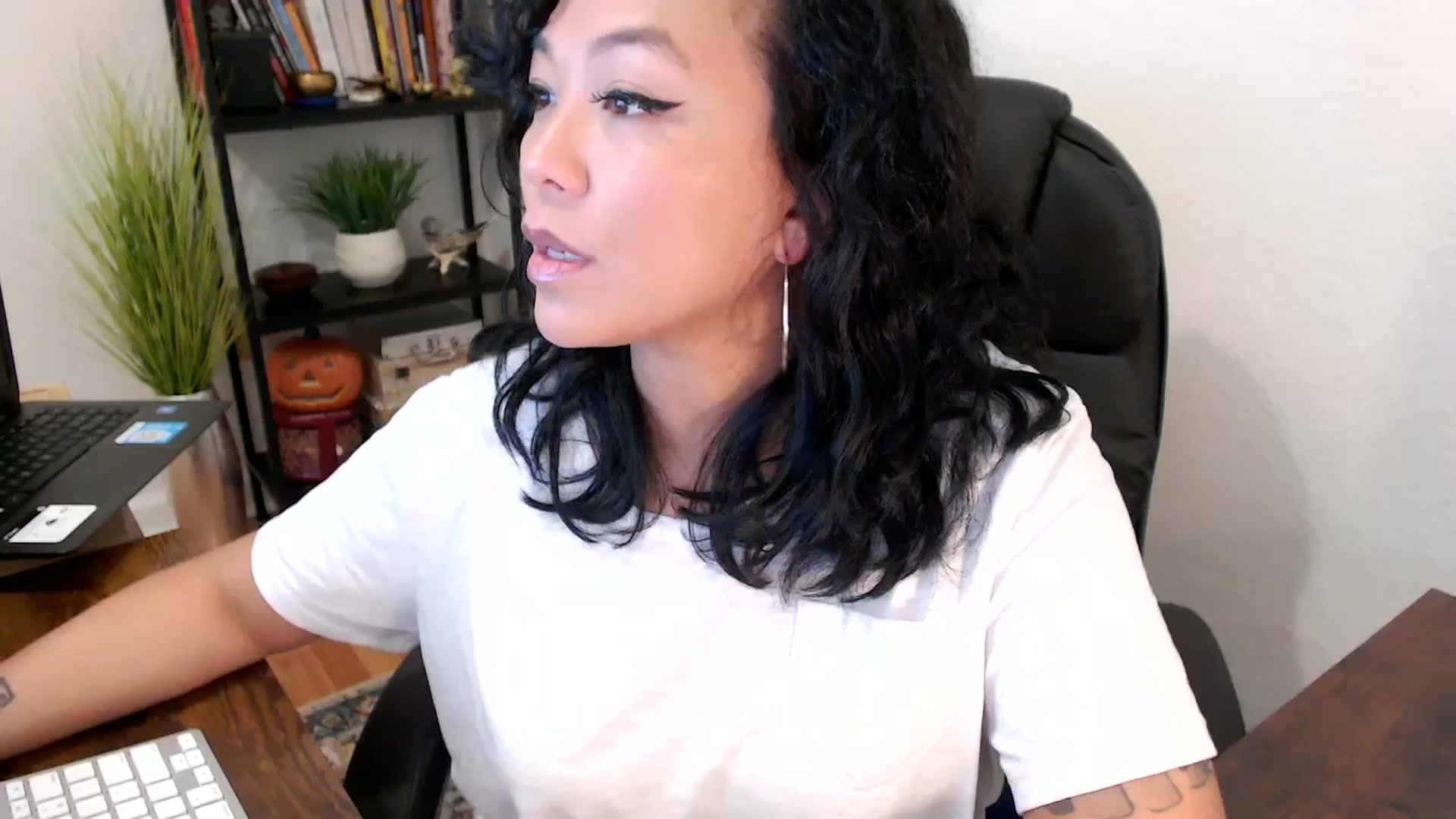 Gallery image thumbnail from MickaylaMinx's myfreecams stream on, 10/14/2024, 15:58 image 16 of 20