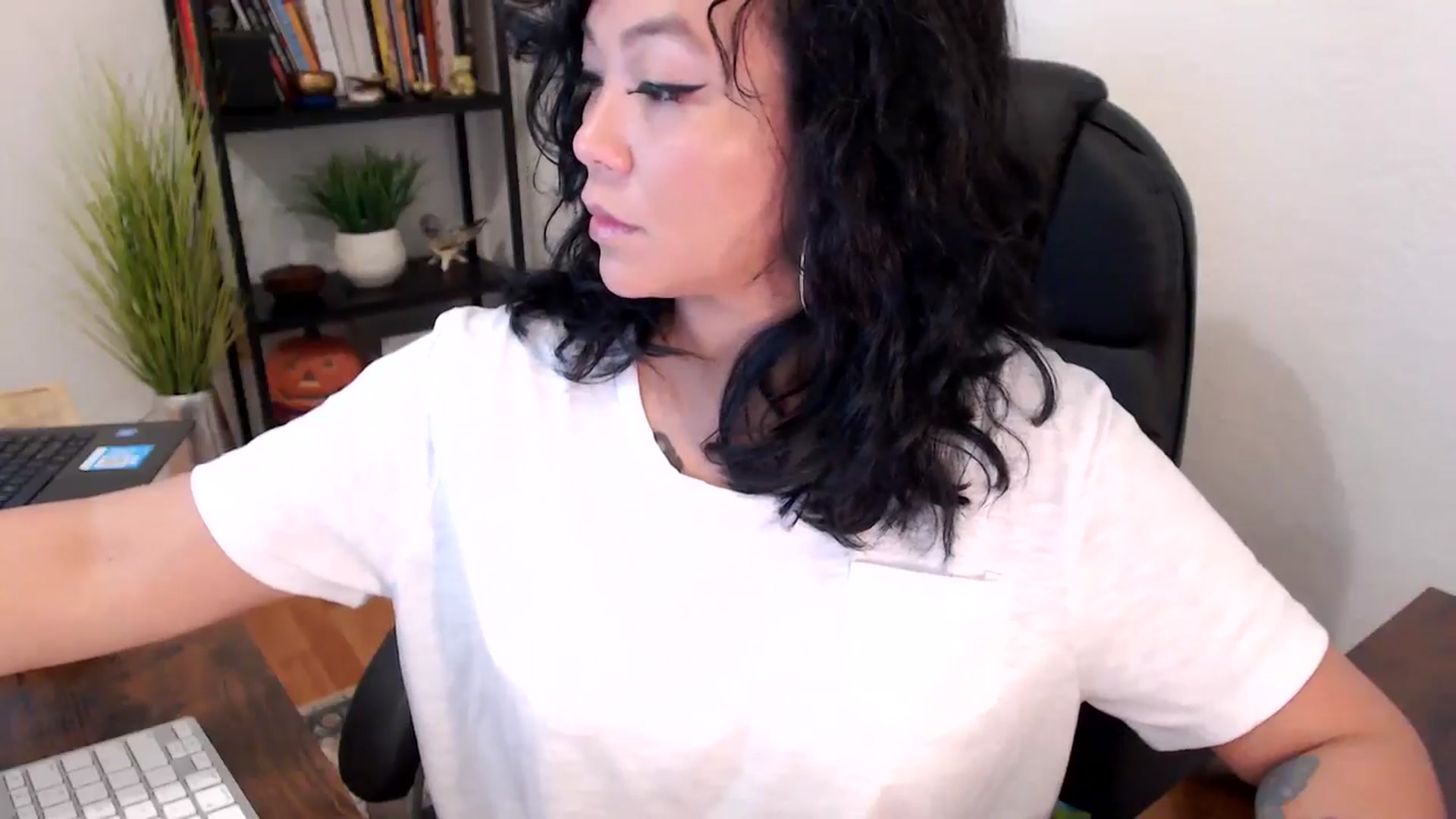Gallery image thumbnail from MickaylaMinx's myfreecams stream on, 10/14/2024, 16:42 image 15 of 20