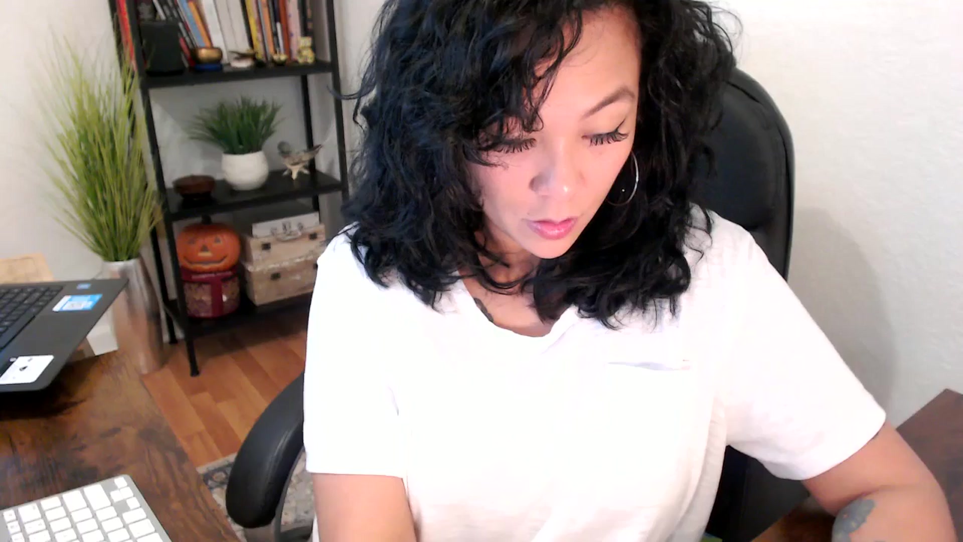 Gallery image thumbnail from MickaylaMinx's myfreecams stream on, 10/14/2024, 16:42 image 14 of 20
