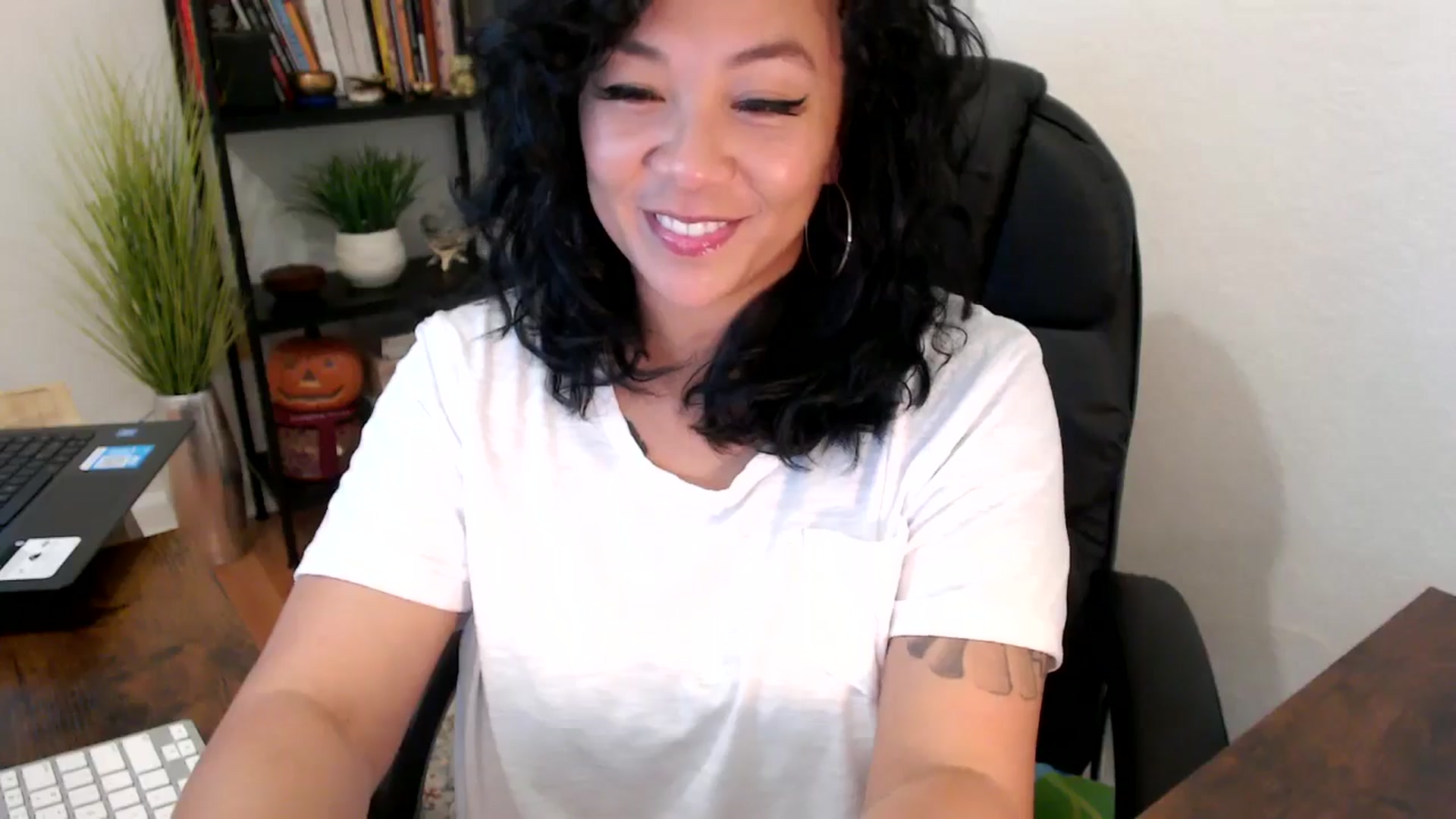 Gallery image thumbnail from MickaylaMinx's myfreecams stream on, 10/14/2024, 16:42 image 17 of 20