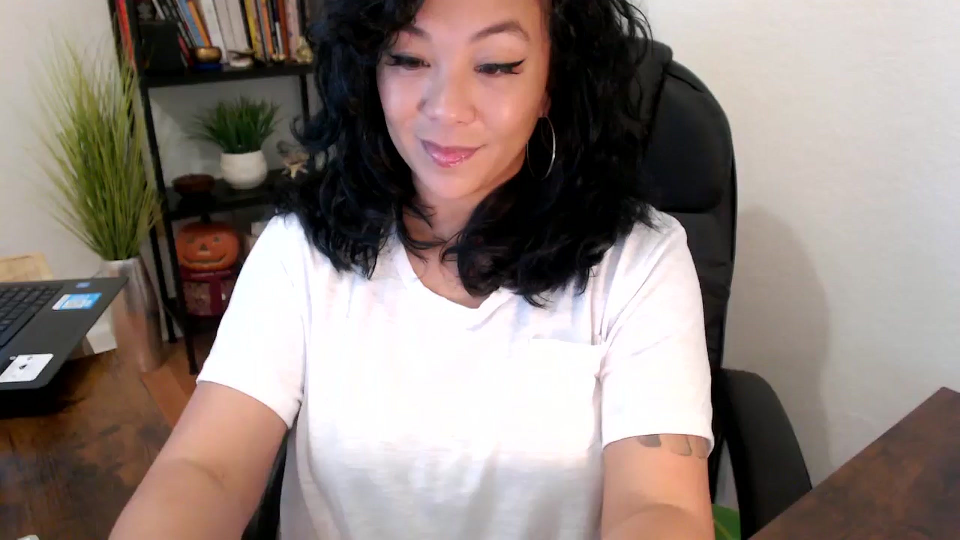 Gallery image thumbnail from MickaylaMinx's myfreecams stream on, 10/14/2024, 16:42 image 12 of 20