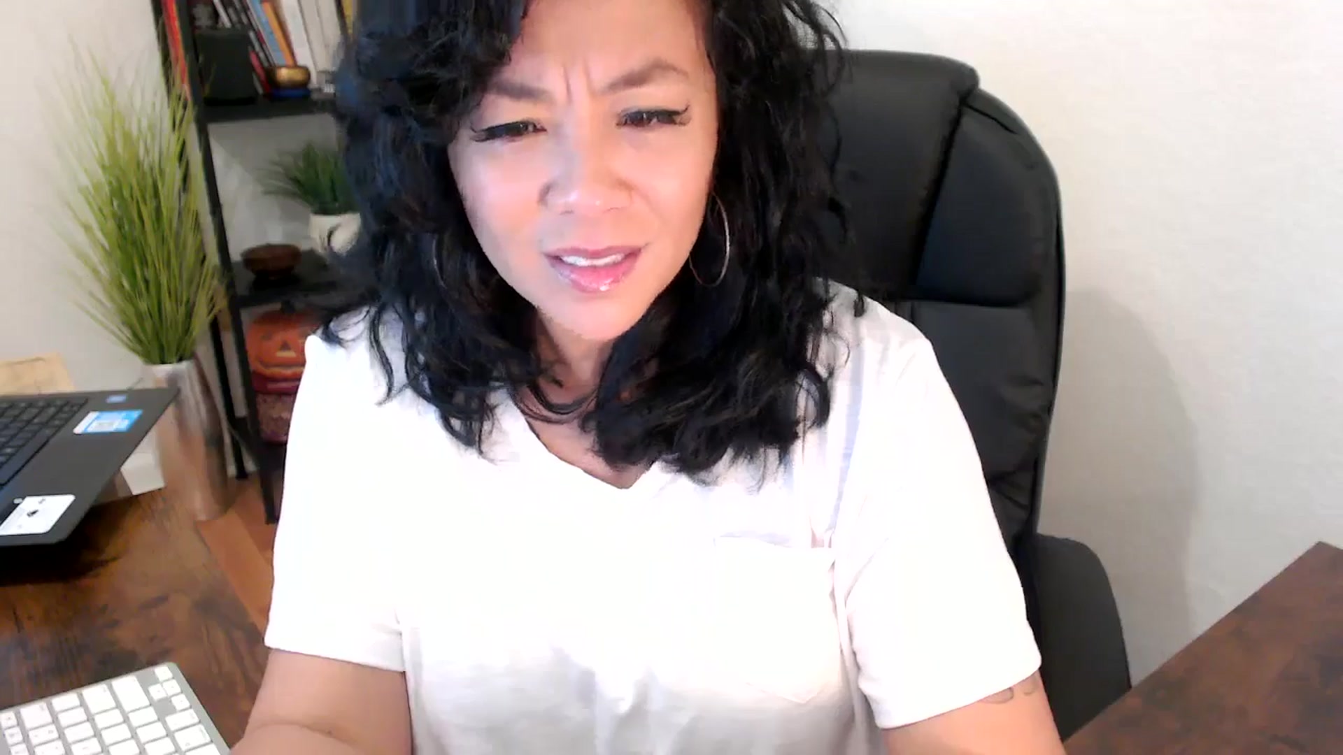 Gallery image thumbnail from MickaylaMinx's myfreecams stream on, 10/14/2024, 16:42 image 16 of 20