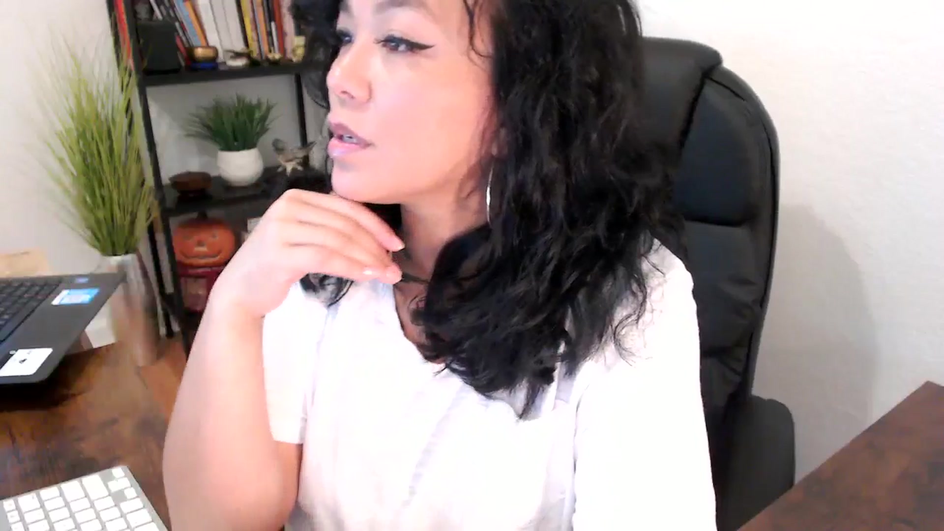 Gallery image thumbnail from MickaylaMinx's myfreecams stream on, 10/14/2024, 16:42 image 13 of 20