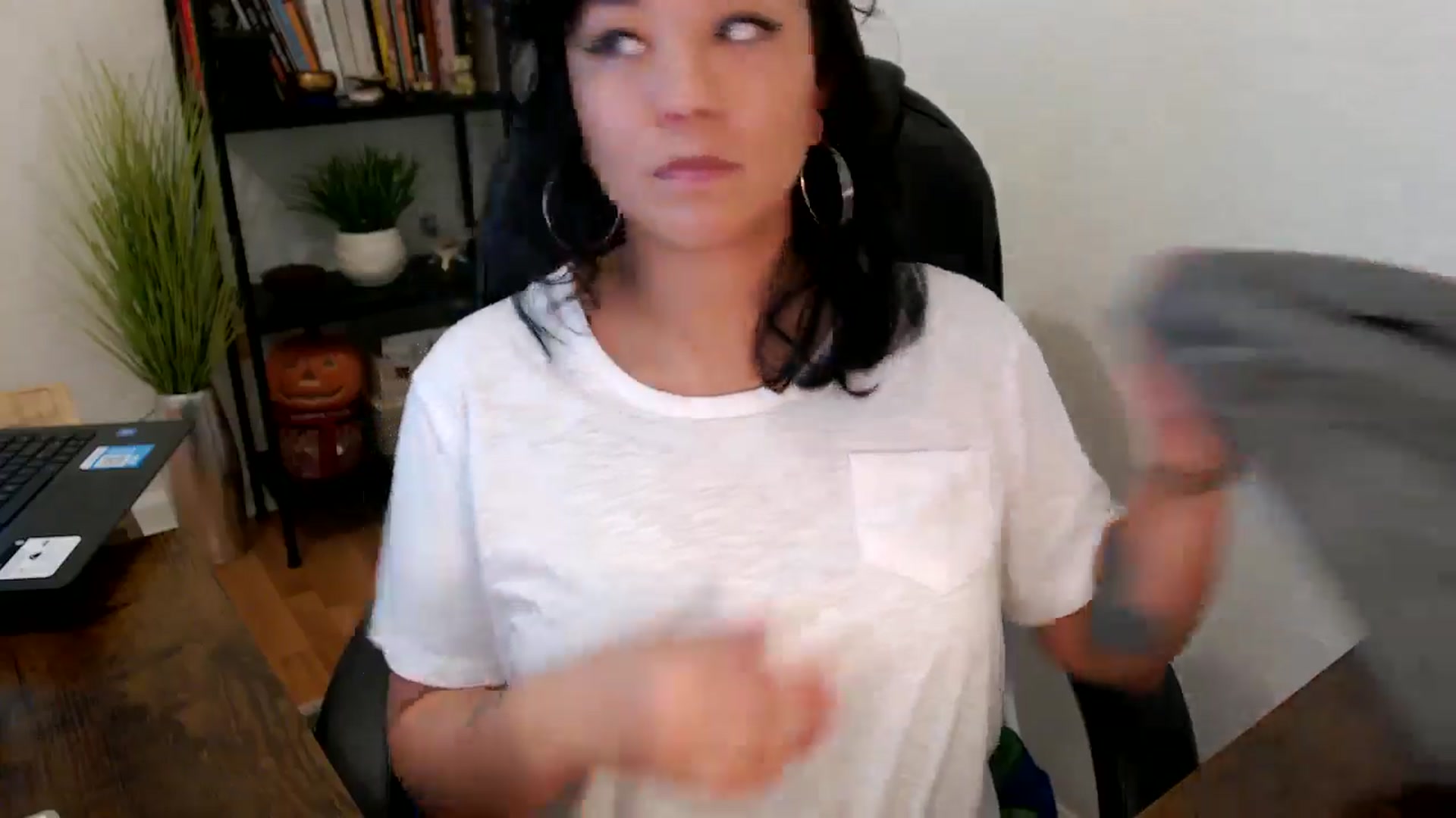 Gallery image thumbnail from MickaylaMinx's myfreecams stream on, 10/14/2024, 16:42 image 10 of 20