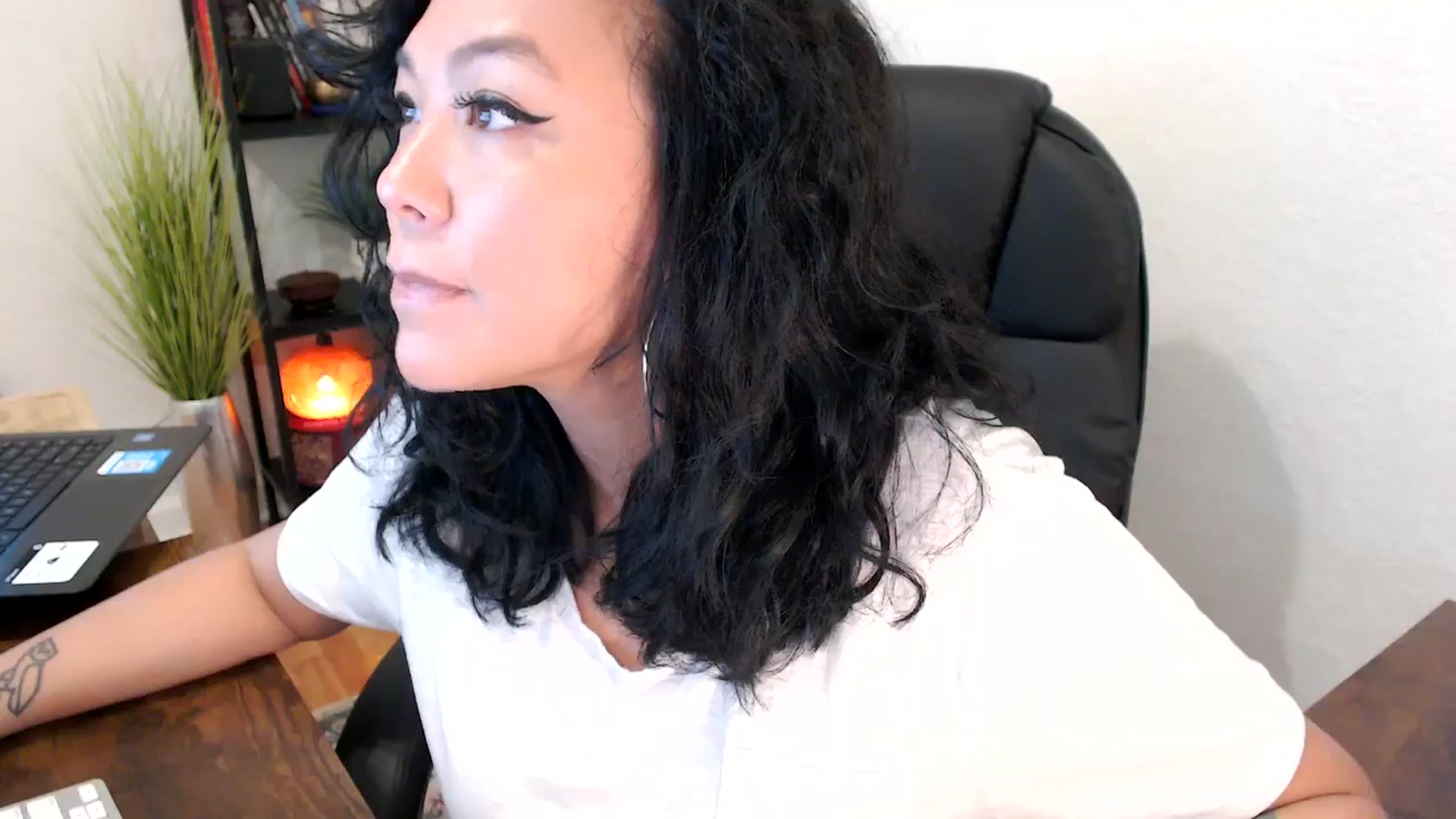 Gallery image thumbnail from MickaylaMinx's myfreecams stream on, 10/14/2024, 17:18 image 6 of 20