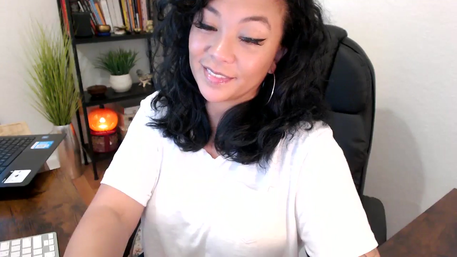 Gallery image thumbnail from MickaylaMinx's myfreecams stream on, 10/14/2024, 17:48 image 3 of 20