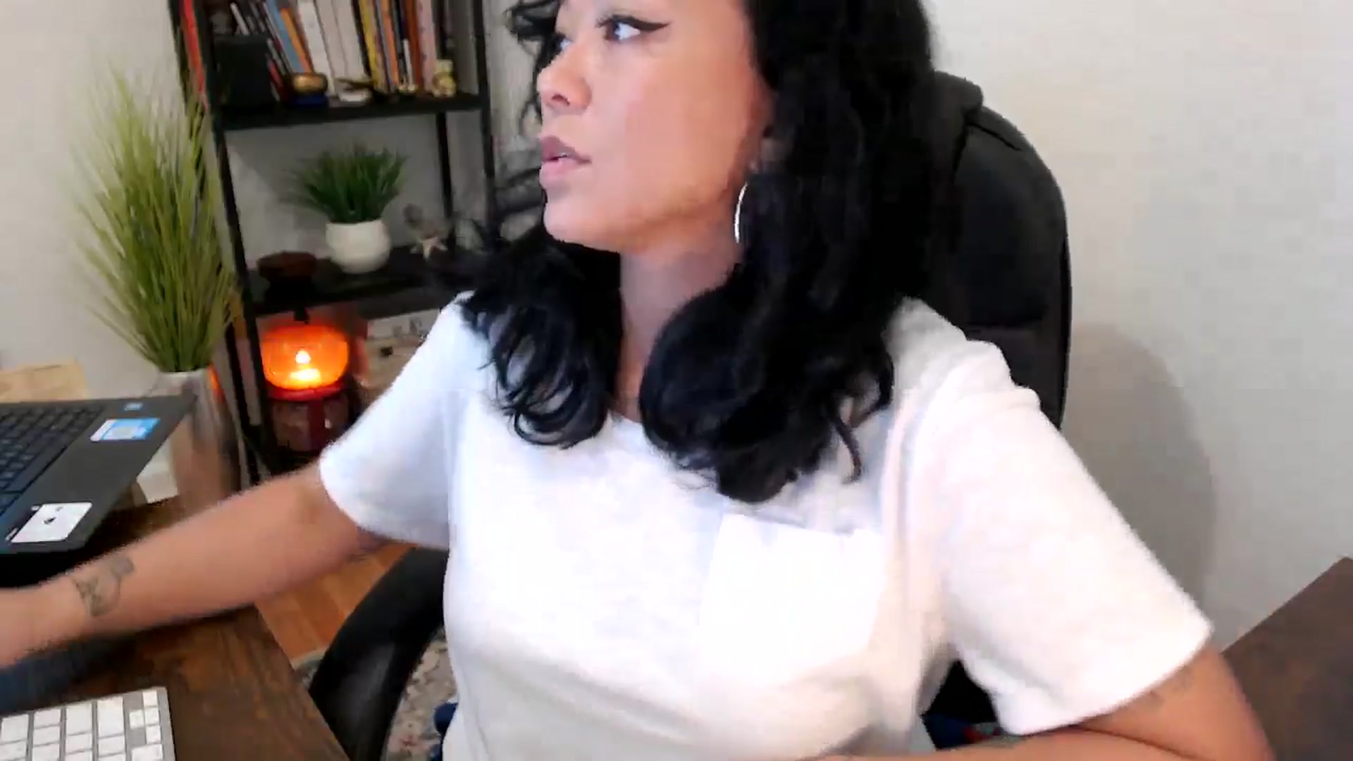 Gallery image thumbnail from MickaylaMinx's myfreecams stream on, 10/14/2024, 17:48 image 9 of 20