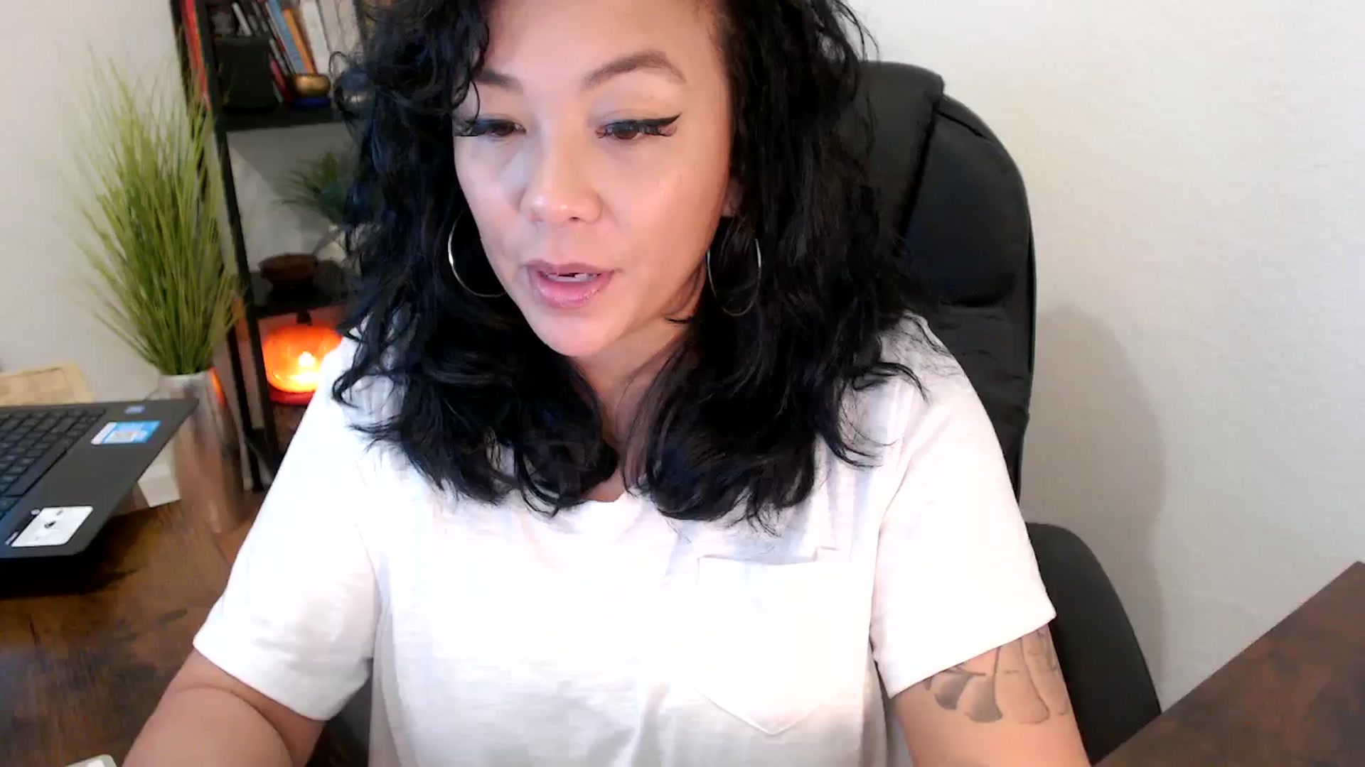 Gallery image thumbnail from MickaylaMinx's myfreecams stream on, 10/14/2024, 18:28 image 10 of 20