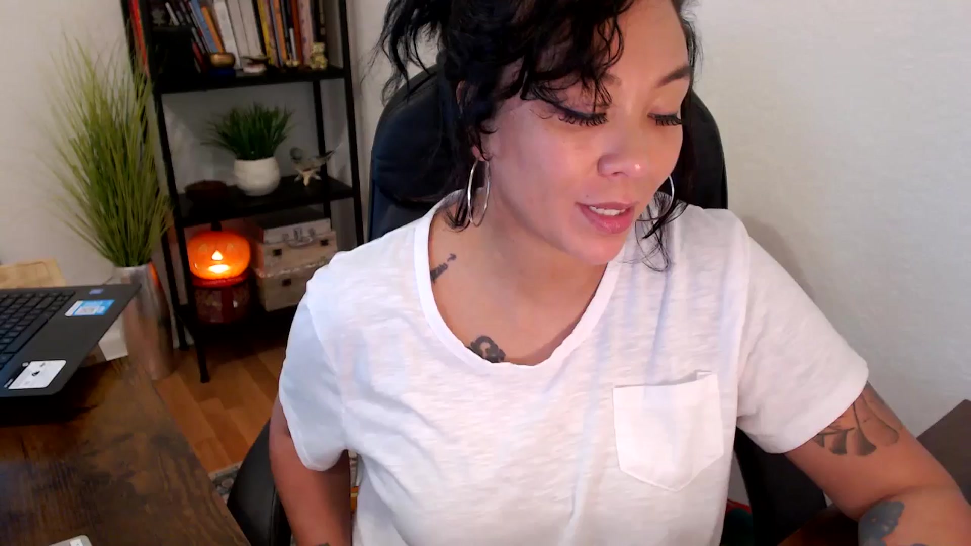 Gallery image thumbnail from MickaylaMinx's myfreecams stream on, 10/14/2024, 18:28 image 1 of 20