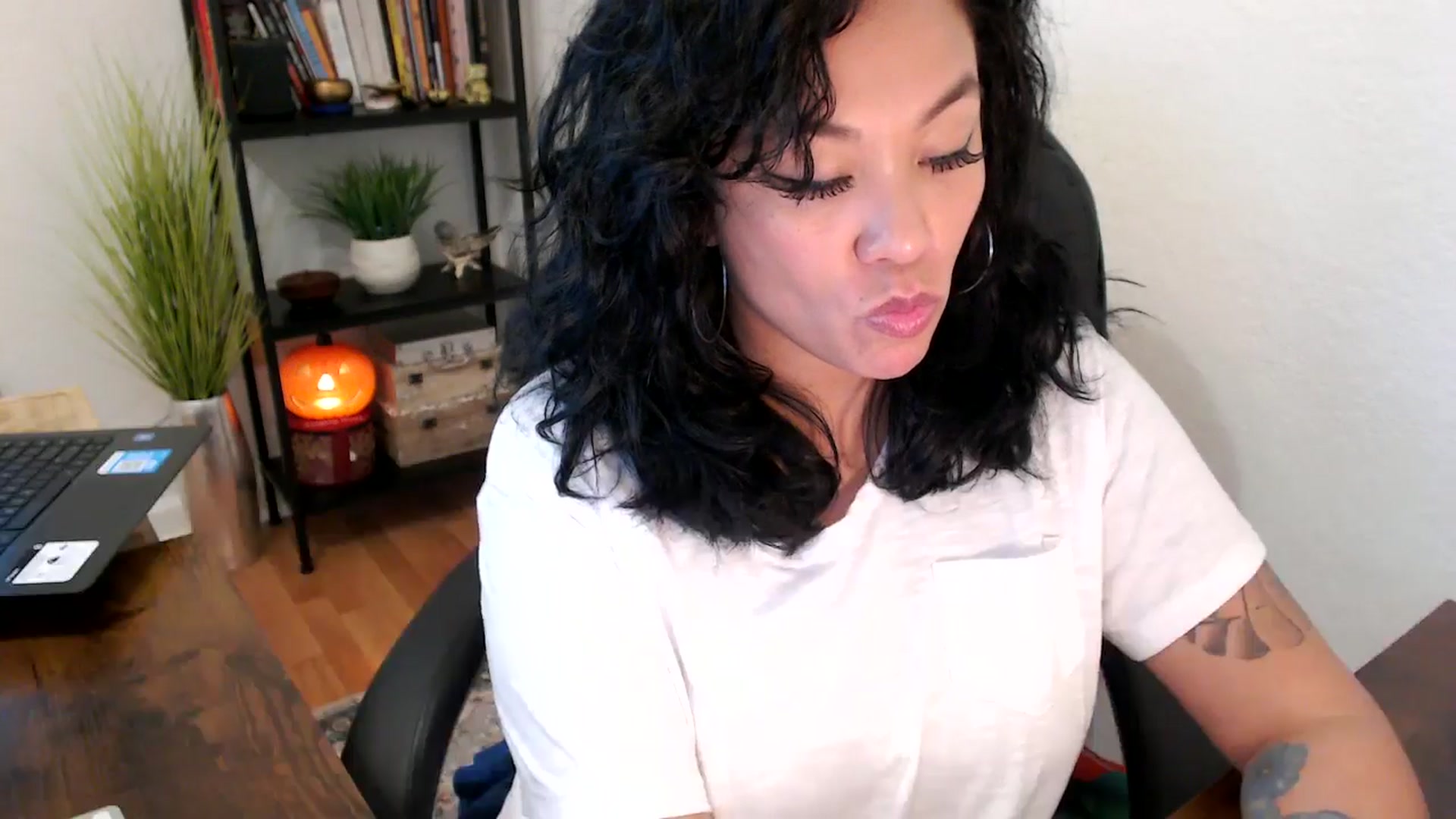 Gallery image thumbnail from MickaylaMinx's myfreecams stream on, 10/14/2024, 18:28 image 9 of 20