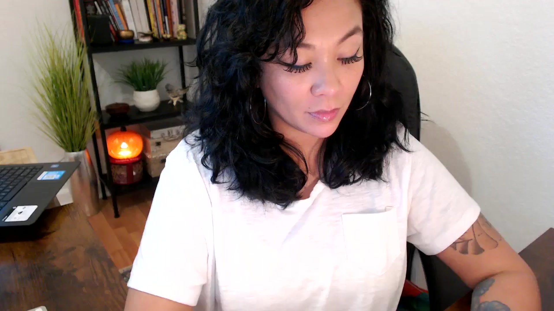 Gallery image thumbnail from MickaylaMinx's myfreecams stream on, 10/14/2024, 18:28 image 8 of 20